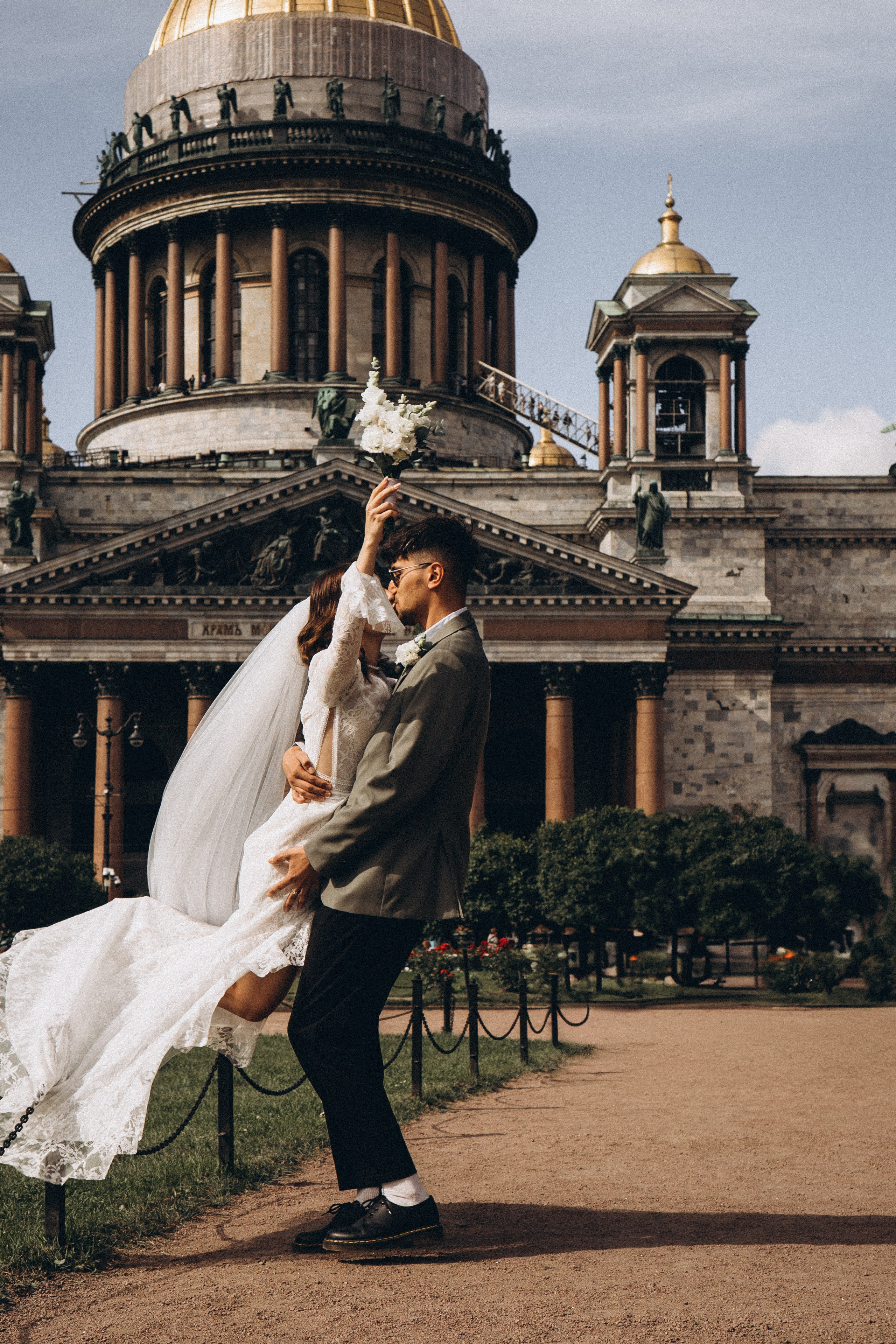 СВАДЕБНАЯ ПРОГУЛКА ВОЗЕ ИСАИКЕВСКОГО СОБОРА АСТОРИИ И ЗАКОНОДАЛЕТНОГО СОБРАНИЯ. Профессиональный фотограф, Санкт-Петербург — Виктория Богомолова
