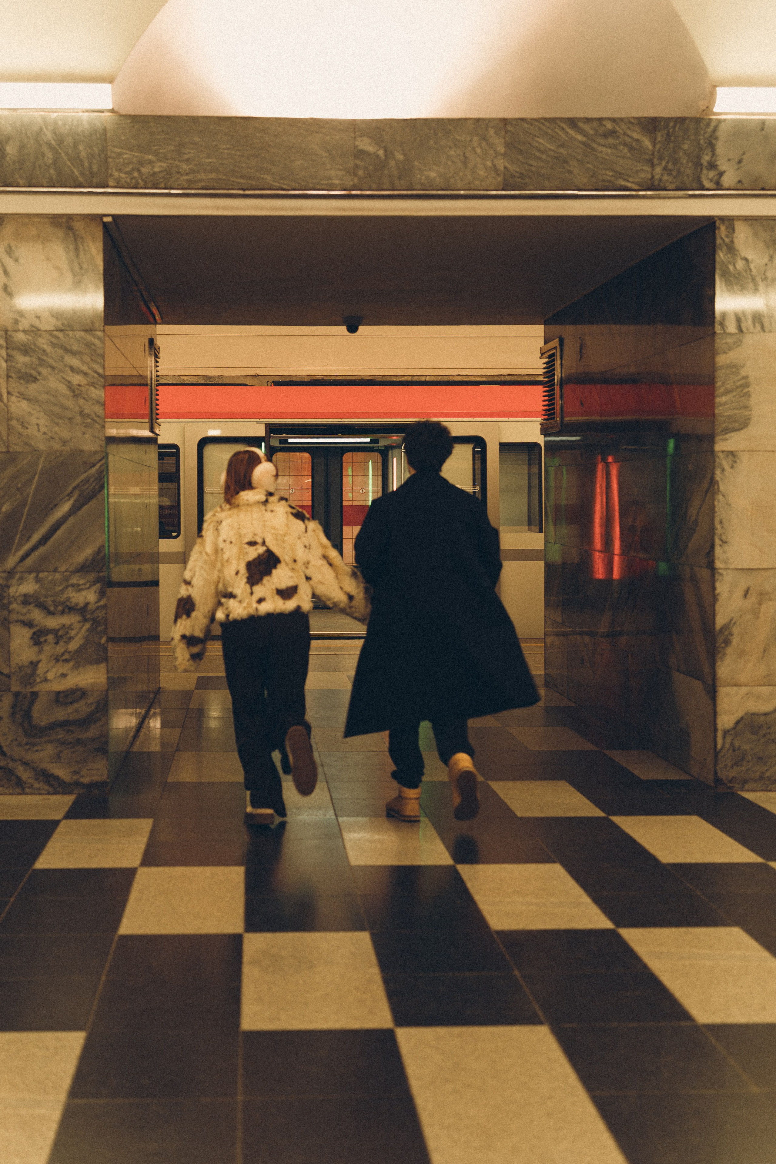 НОВОГОДНЯЯ ФОТОСЕСИИЯ ПАРЫ В МЕТРО ЛЮБОВЬ. Профессиональный фотограф, Санкт-Петербург — Виктория Богомолова