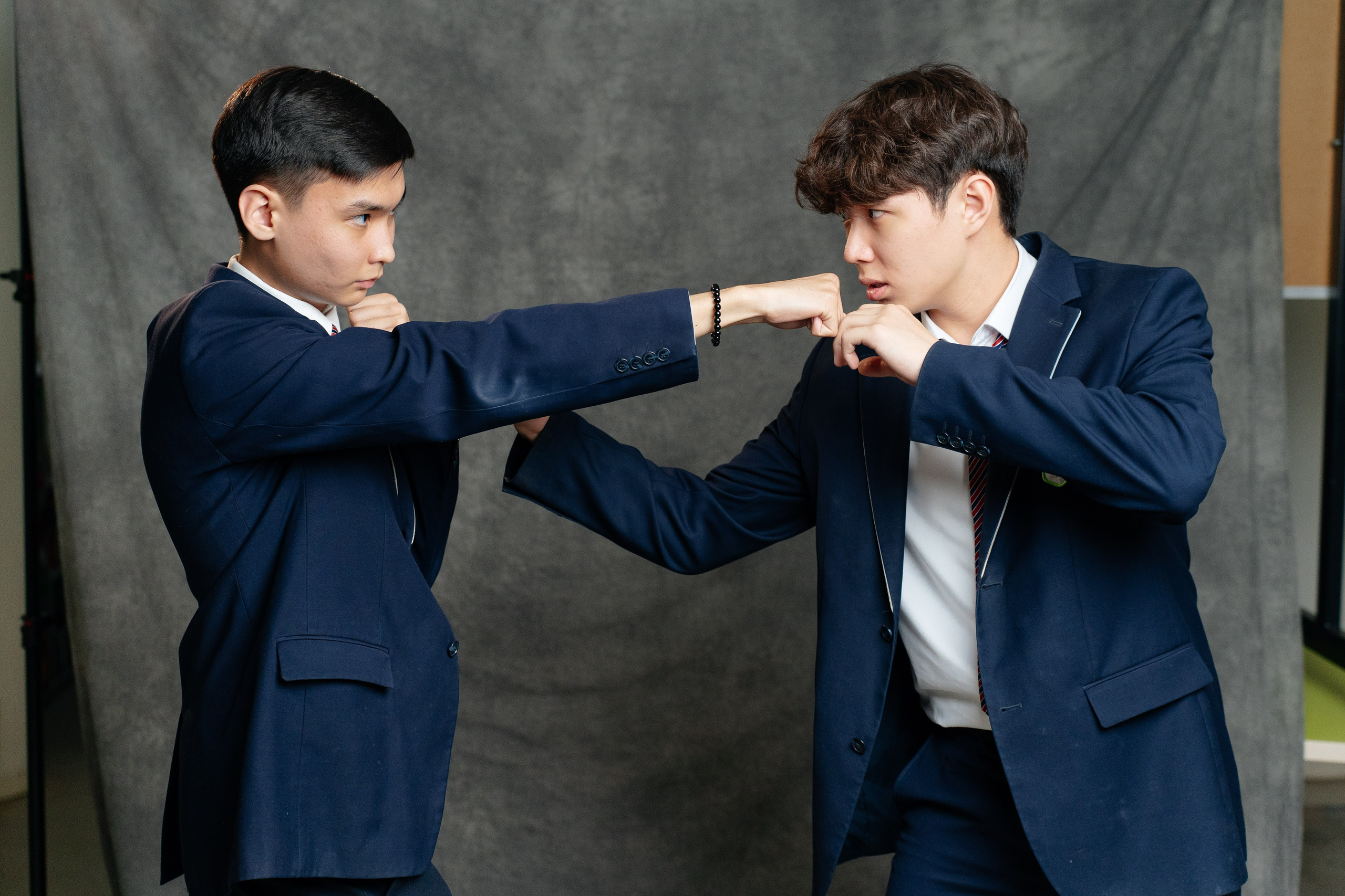 По двое. Выпускные альбомы в Нур-Султане (Астана) и по всему Казахстану