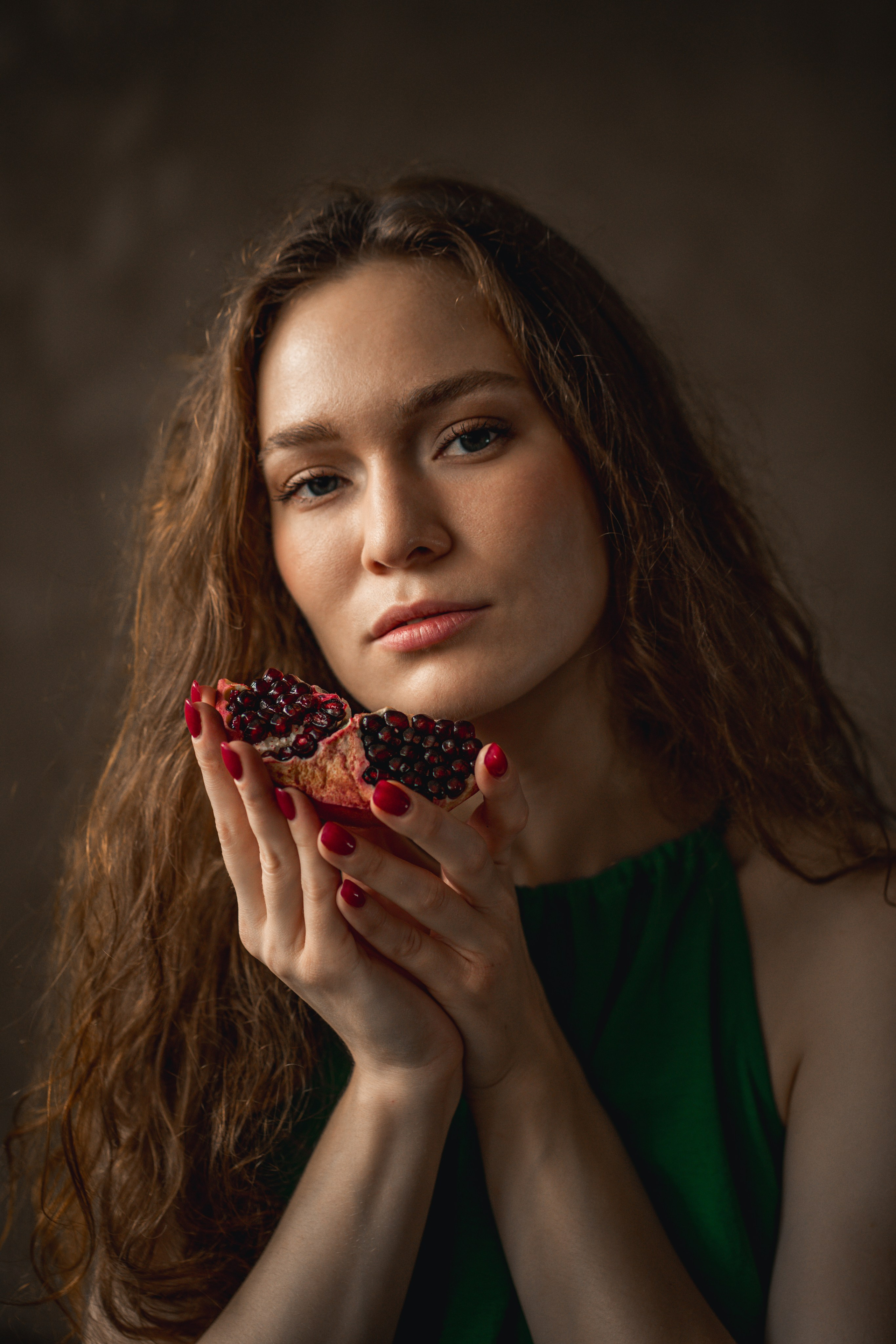 Девушка с гранатом. Фотограф Мария N Екатеринбург