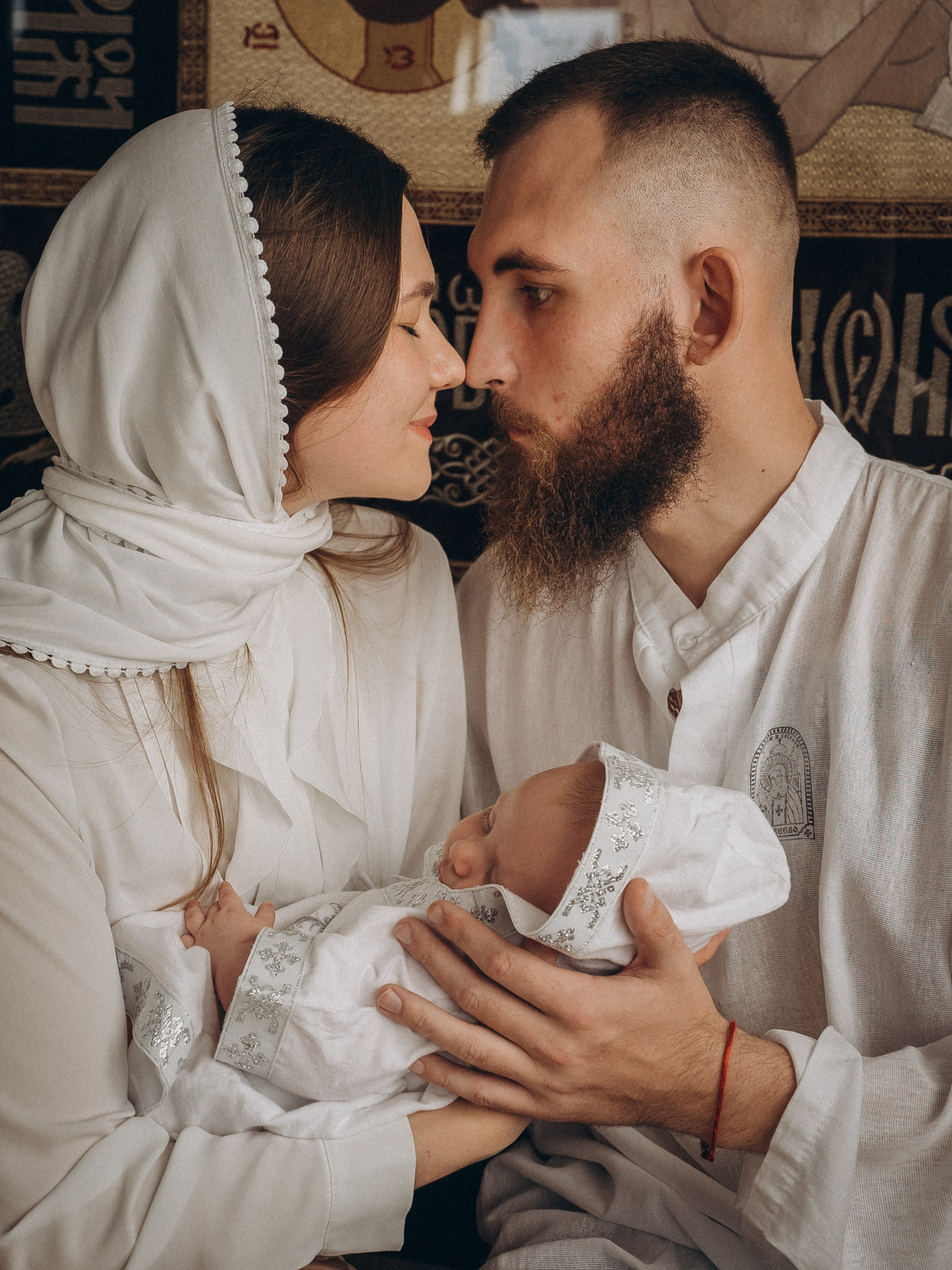 Фотосессия крещения, фотограф таинства крещения Москва, ребенок с мамо. Фотограф Ольга Рубцова в Москве и Московской области