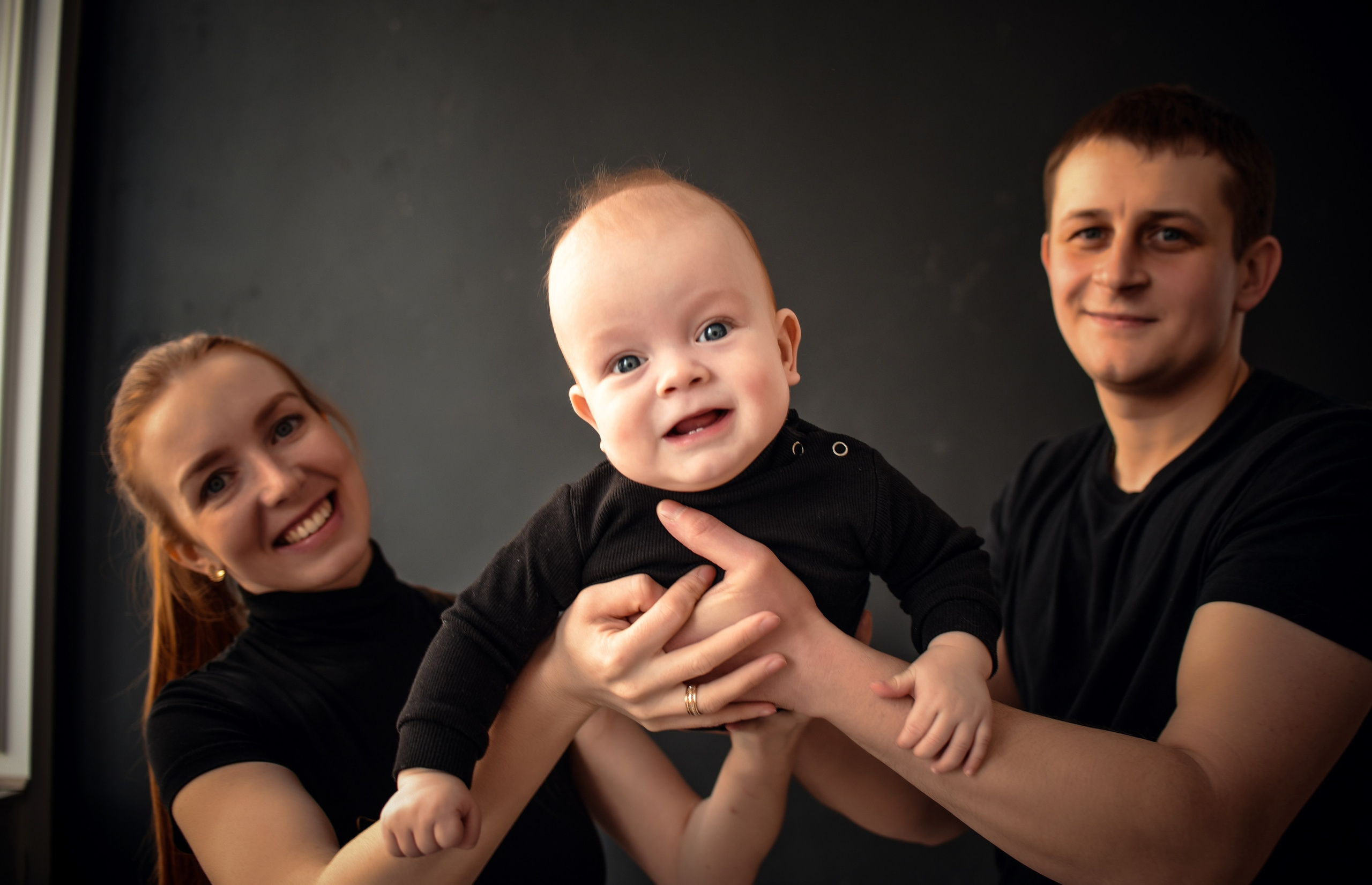 Семейная студийная фотосессия 3. Свадебный, семейный, детский, контент фотограф в Омске Максим Ильин