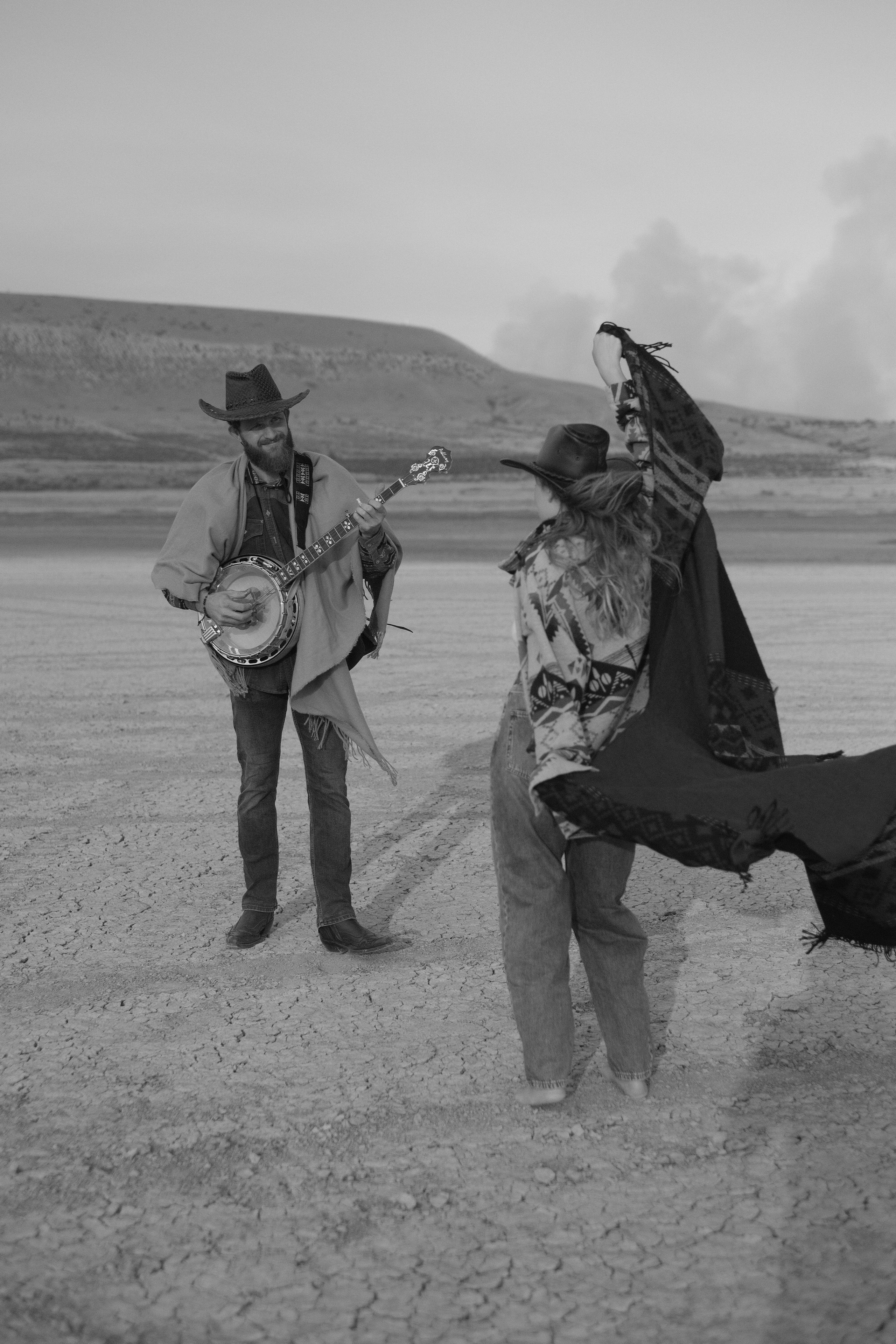 История любви. Дикий запад, ковбойские фильм, лихие ребята, прошлые века, wild west. Профессиональная фотосъемка в Крыму. Натуральные эмоции и живые кадры. Забронируйте дату прямо сейчас!