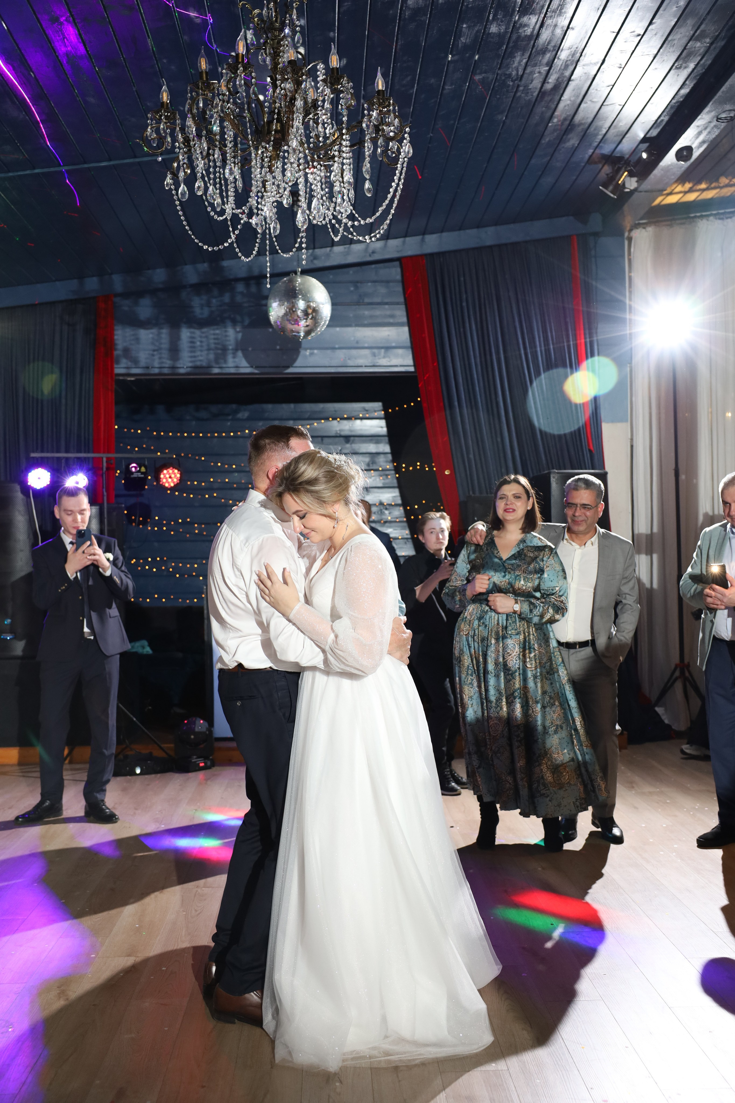 𝒜𝓇𝓉𝑒𝓂 & 𝐿𝓎𝓊𝓈𝓎𝒶 (𝓇𝑒𝓈𝓉𝒶𝓊𝓇𝒶𝓃𝓉). 𝑀𝑜𝓈𝒸𝑜𝓌. Свадебный фотограф в Санкт-Петербурге