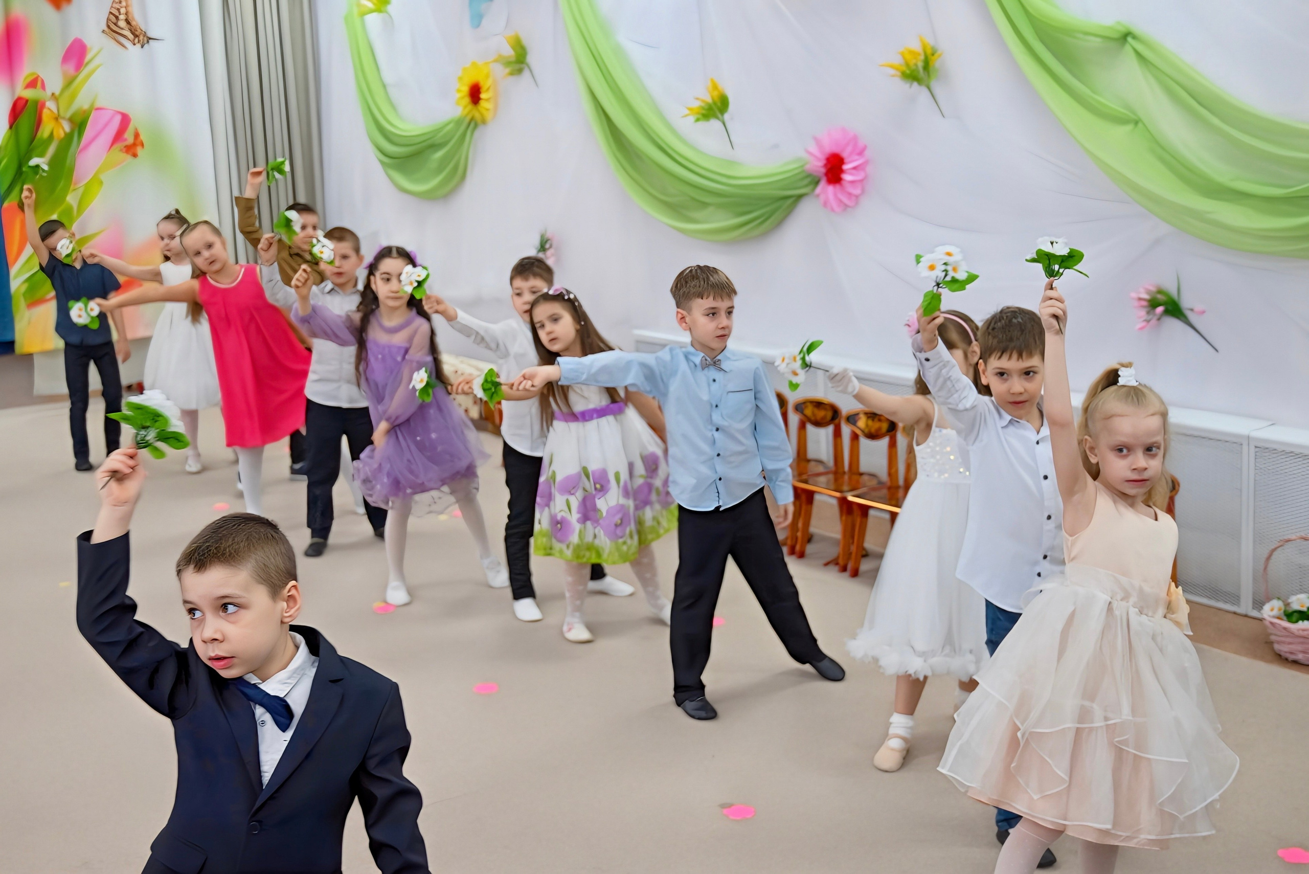 Праздник в группе Цветик семицветик. Семейный и детский фотограф Москва