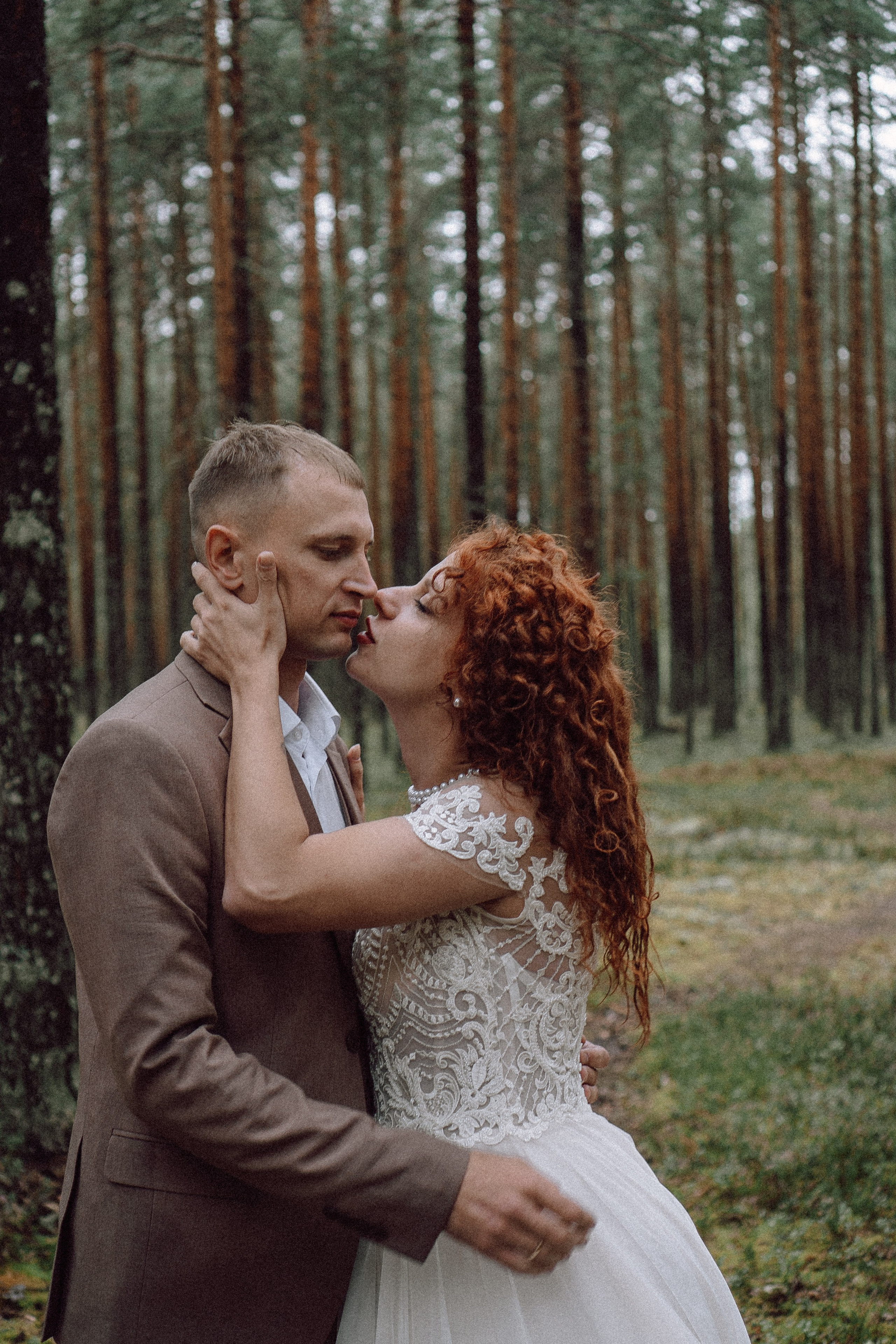 СВАДЕБНАЯ ФОТОСЕССИИЯ ПАРЫ В ГОРОДЕ ПРИОЗЕРСК В СОСНОВОМ ЛЕСУ И С ПИКАПОМ. Профессиональный фотограф, Санкт-Петербург — Виктория Богомолова