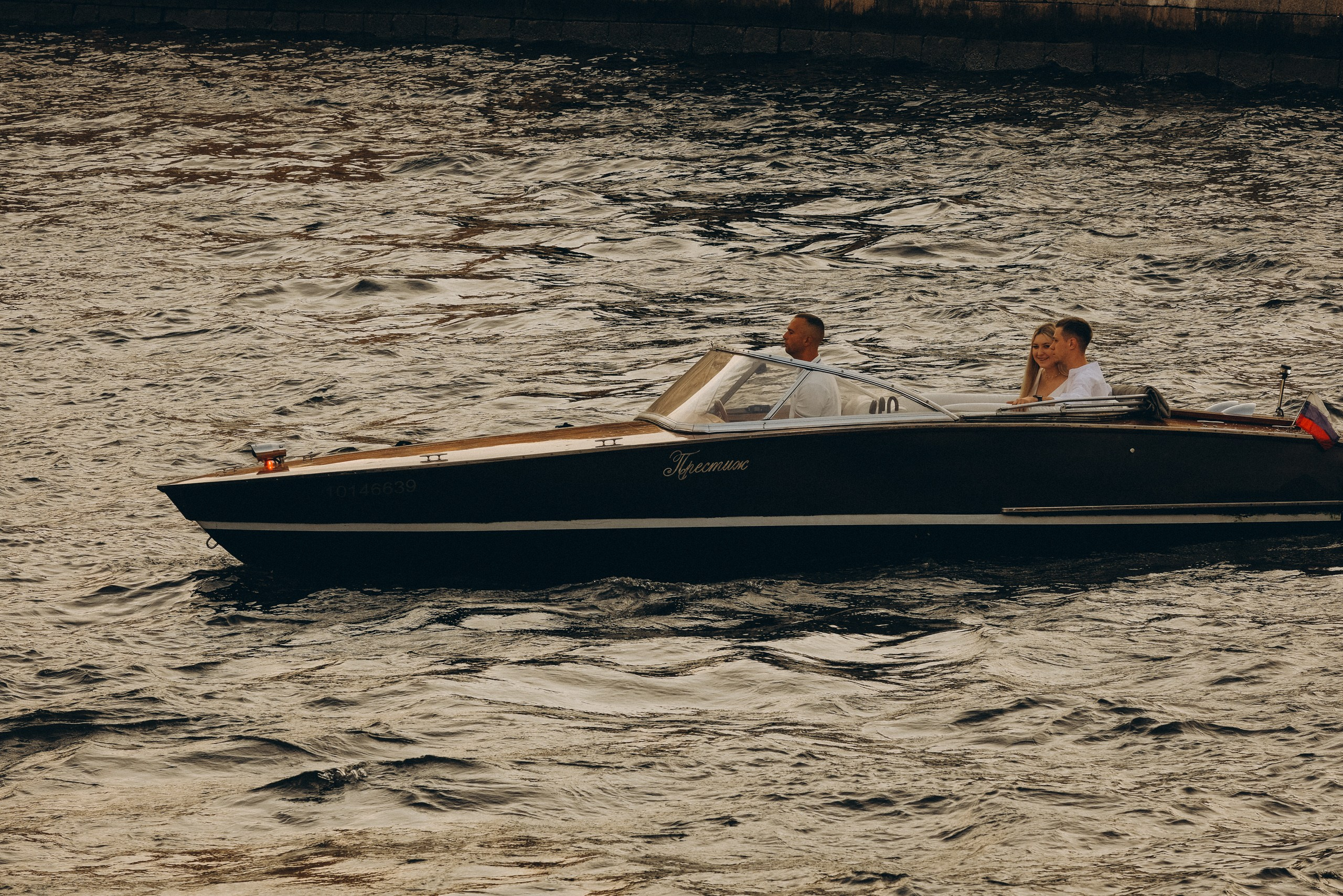 СВАДЕНБНАЯ СЬЕМКА НА КАТЕРЕ ПО КАНАЛАМ САНКТ-ПЕТЕРБУРГА И В АКВАТОРИИ НЕВЫ. Профессиональный фотограф, Санкт-Петербург — Виктория Богомолова