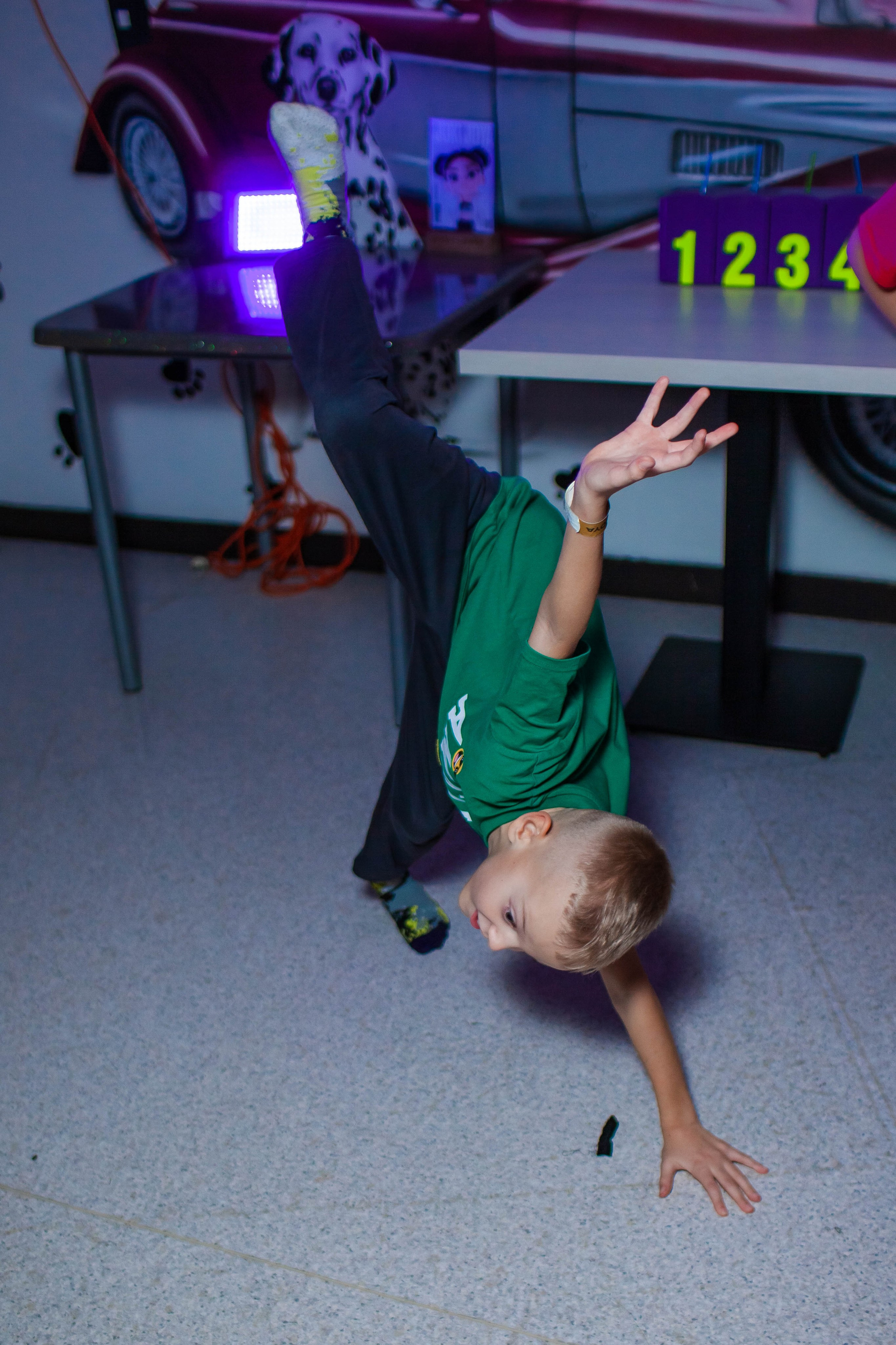 Неон Челендж День рождения Ярослава. Детский и семейный фотограф в Санкт-Петербурге Елизавета Сорокина