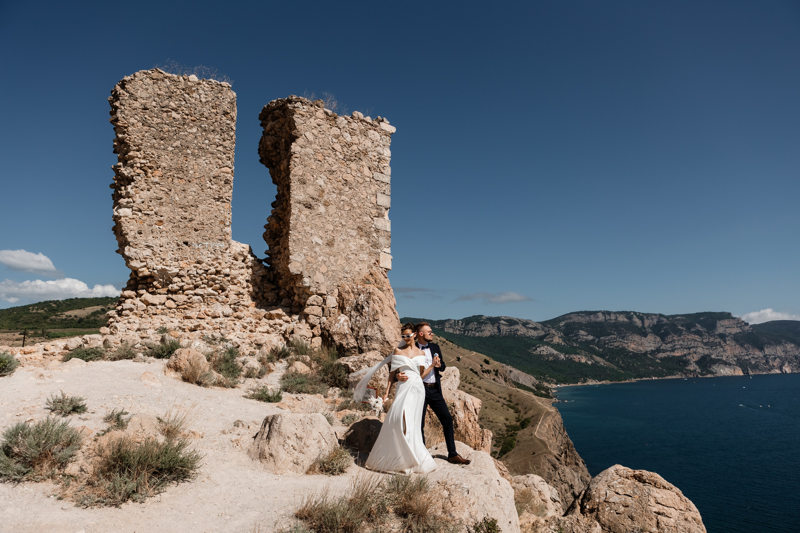 Свадебная съёмка в Балаклаве в крепости Чембало. Свадебный фотограф, фотосъемка в Крыму, Севастополе, Симферополе, Ялте