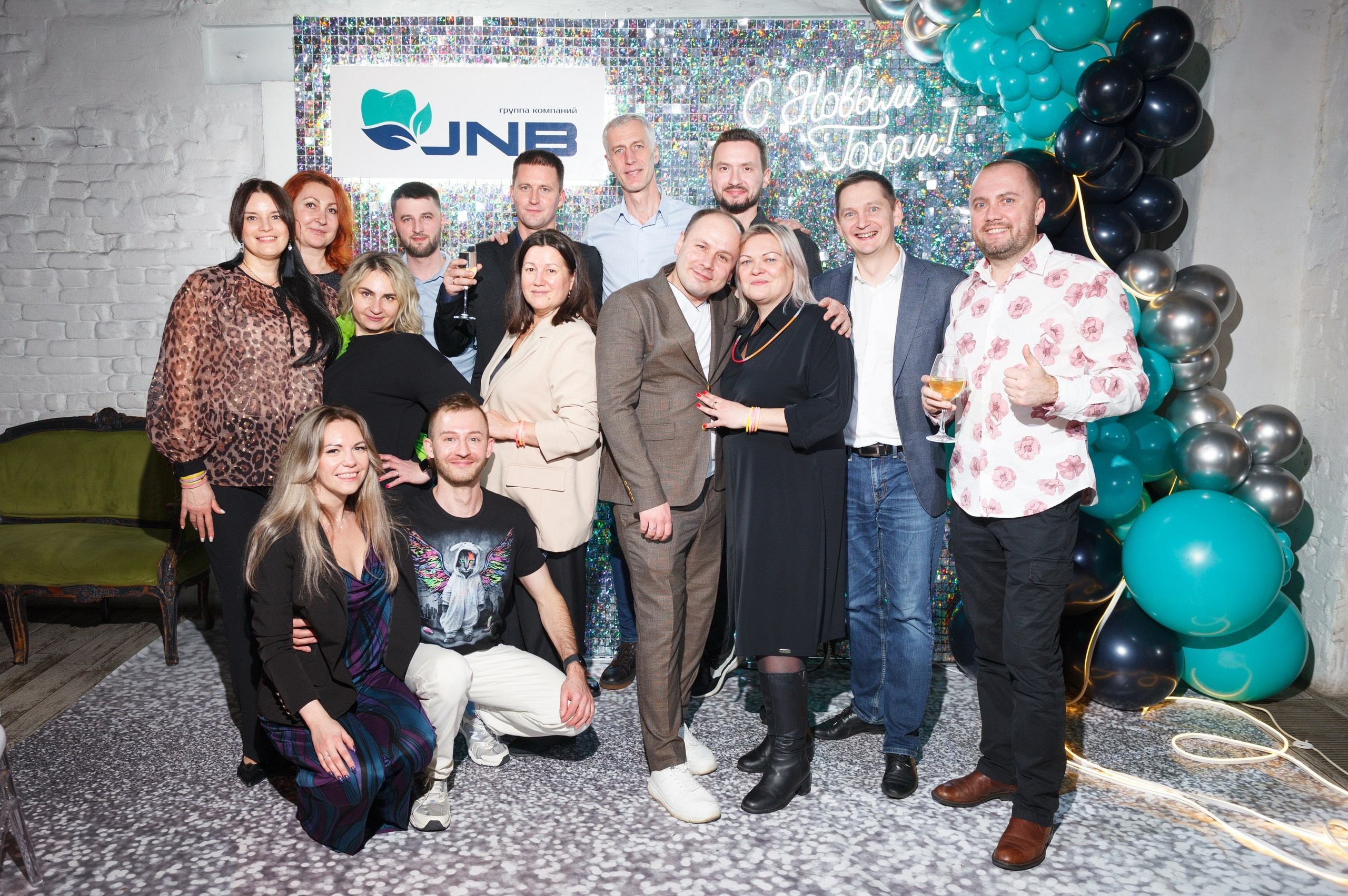 Новогодний корпоратив в стиле Неоновая вечеринка. Праздничное агентство ПИОН