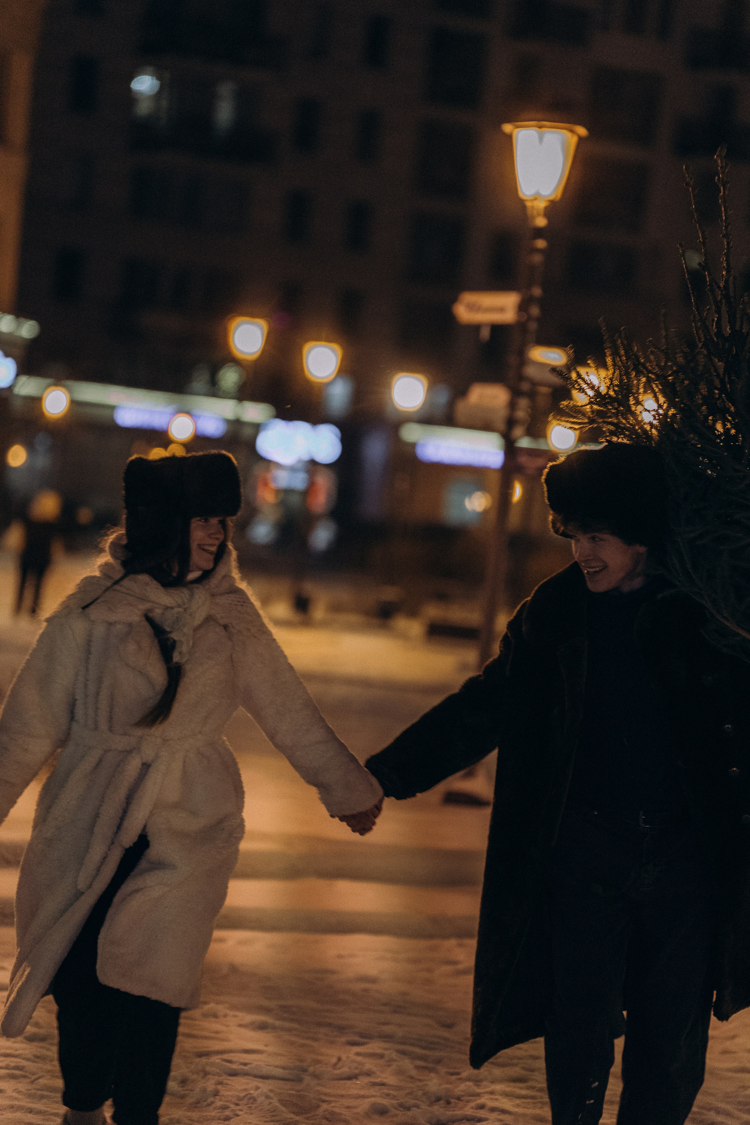 НОВОГОДНЯЯ ПРОГУЛКА ПАРЫ ПО ЧЕРНЫШЕВСКОЙ ПЕРЕД НОВЫМ ГОДОМ. Профессиональный фотограф, Санкт-Петербург — Виктория Богомолова