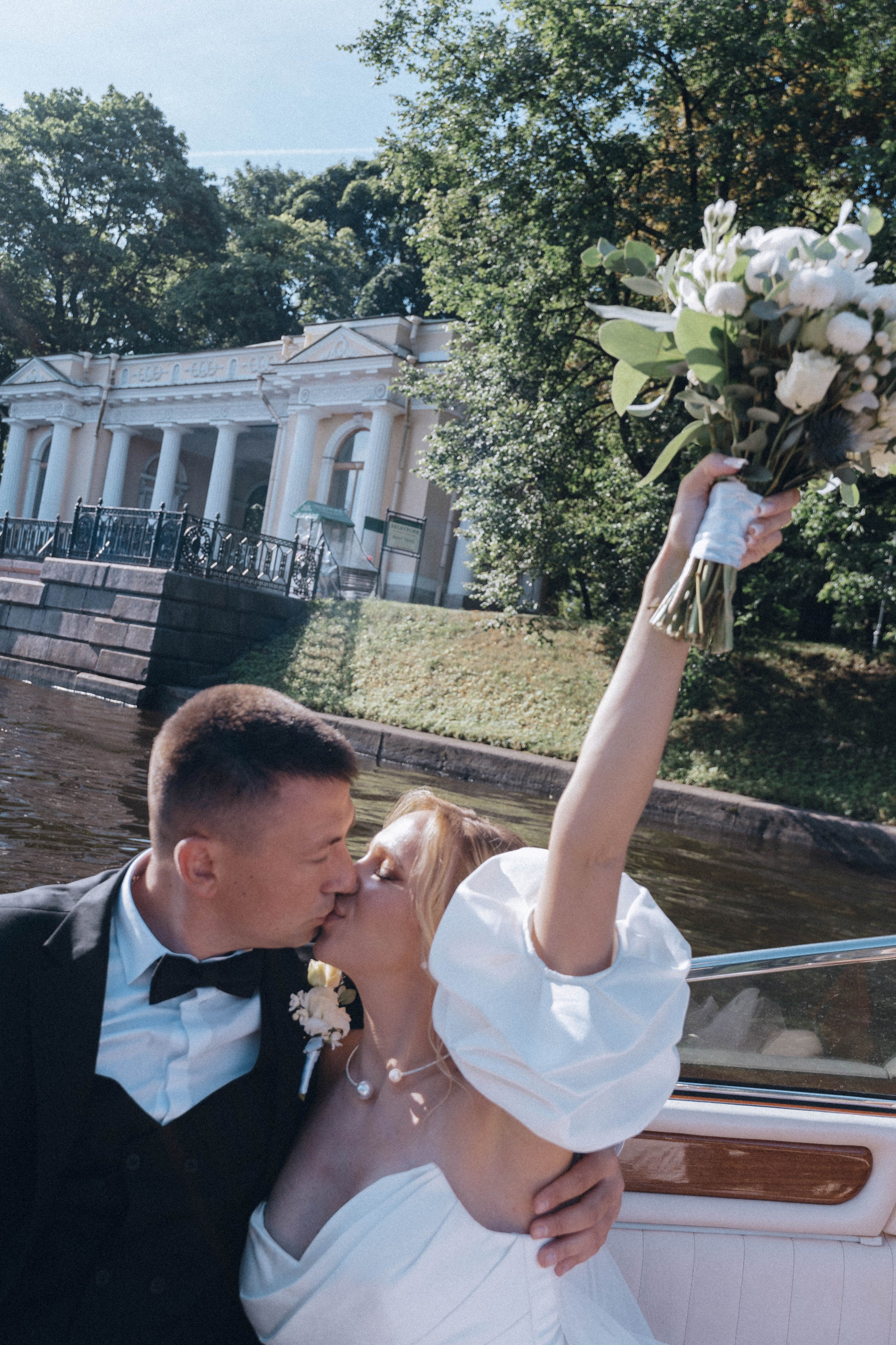 СВАДЕНБНАЯ СЬЕМКА НА КАТЕРЕ ПО КАНАЛАМ САНКТ-ПЕТЕРБУРГА И В АКВАТОРИИ НЕВЫ. Профессиональный фотограф, Санкт-Петербург — Виктория Богомолова