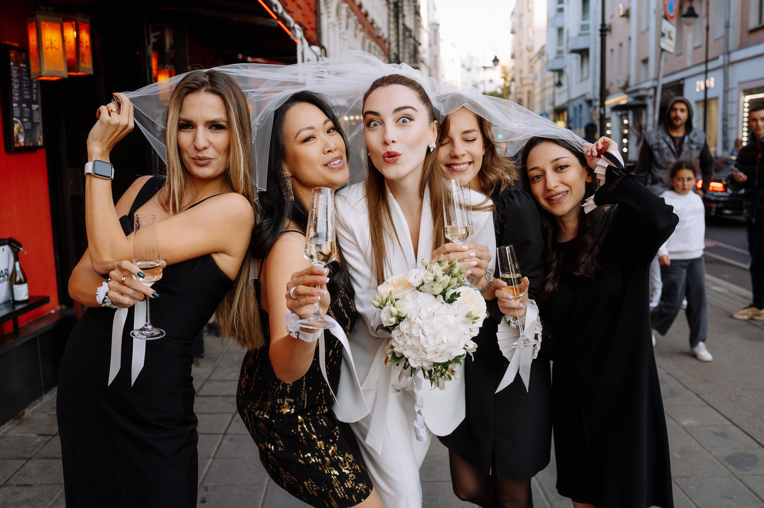 Девичник Лауры | Патриарши Пруды | 2023. Фотограф Вито Бурмасов | Москва