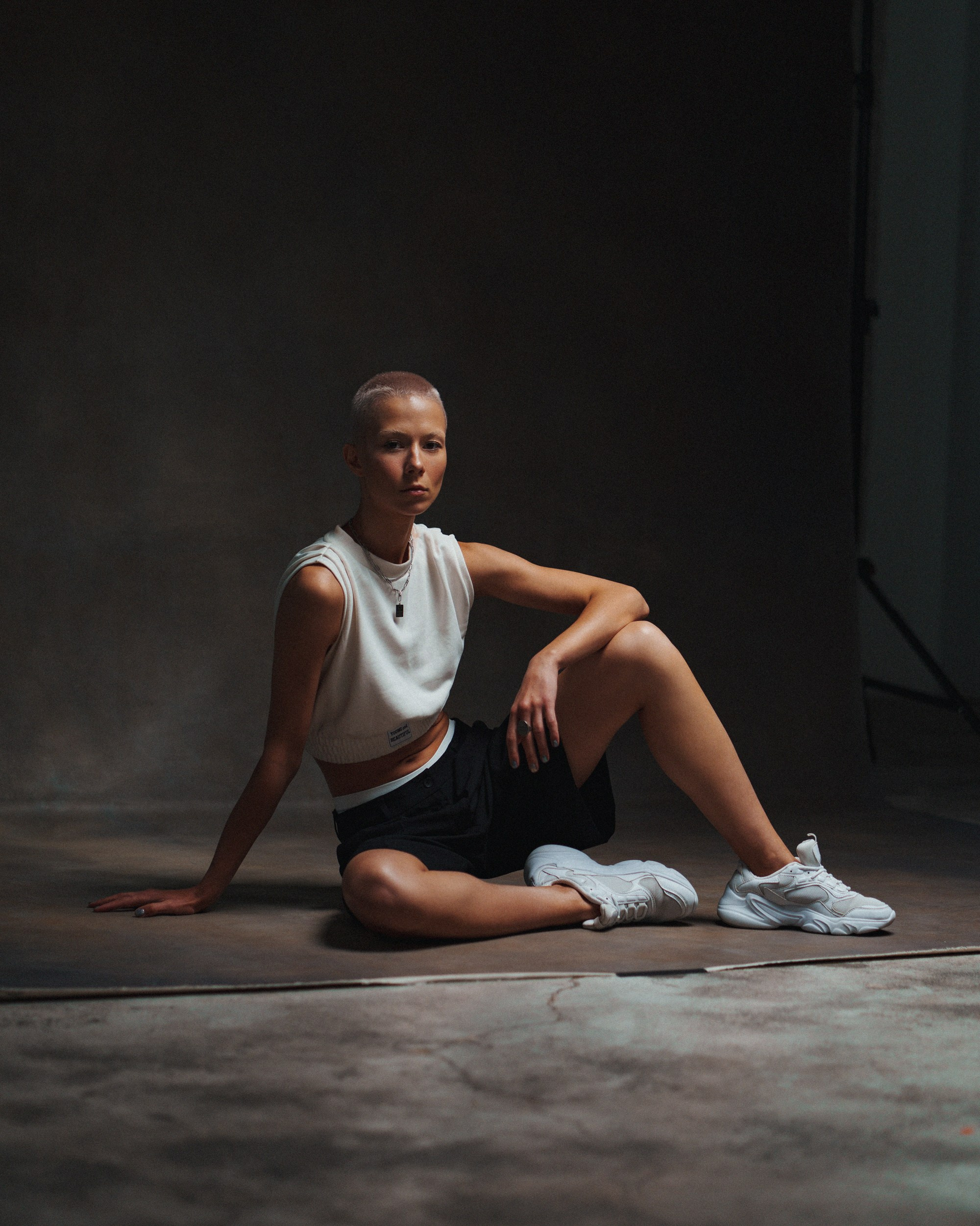 Портрет в студии, контент для блога, экспертная фотосессия | женский портрет | фотосессия в студии | фото контент для блога | экспертный блог визуал | контент инстаграм | экспертная съемка | контент фотосессия | личный блог визуал | личный бренд визуал | контент фотосессия | идеи фотосессии для контента | фото для блога | женский экспертный блог | фотосессия для личного бренда | бренд съемка