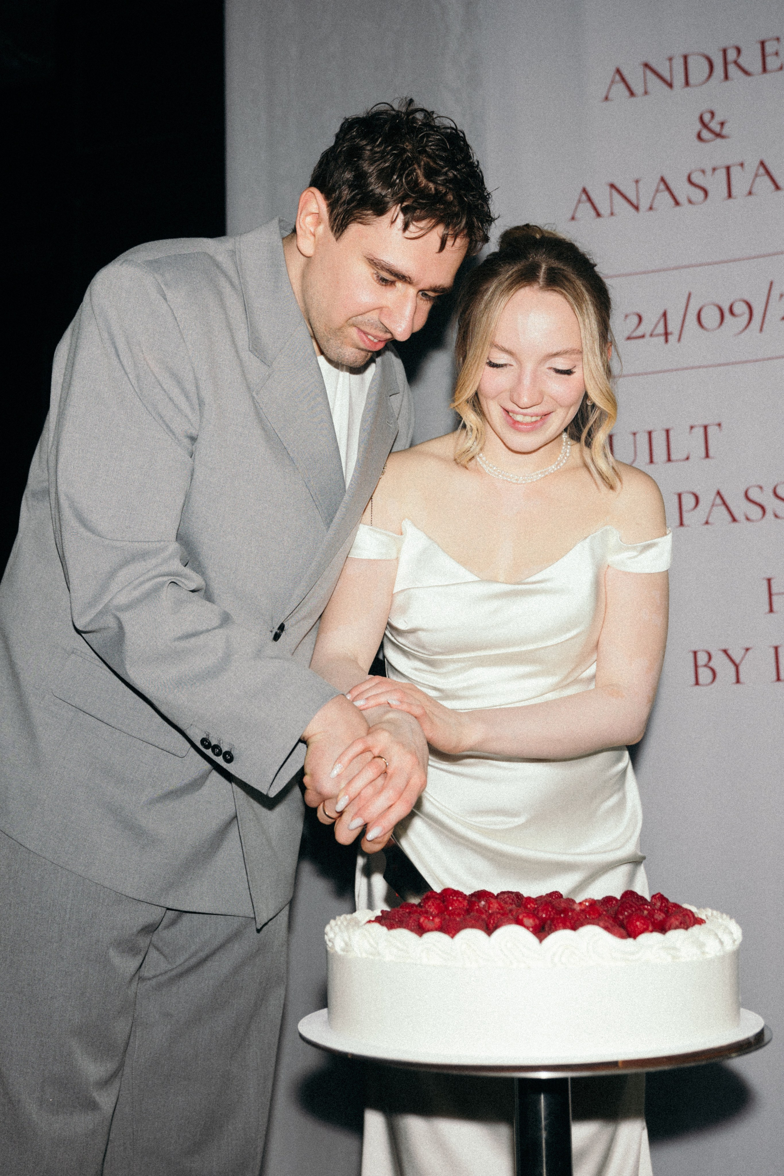 Свадьба в Питере. HELD BY LOVE. Фотограф в Астрахани Радмир Баймухамедов