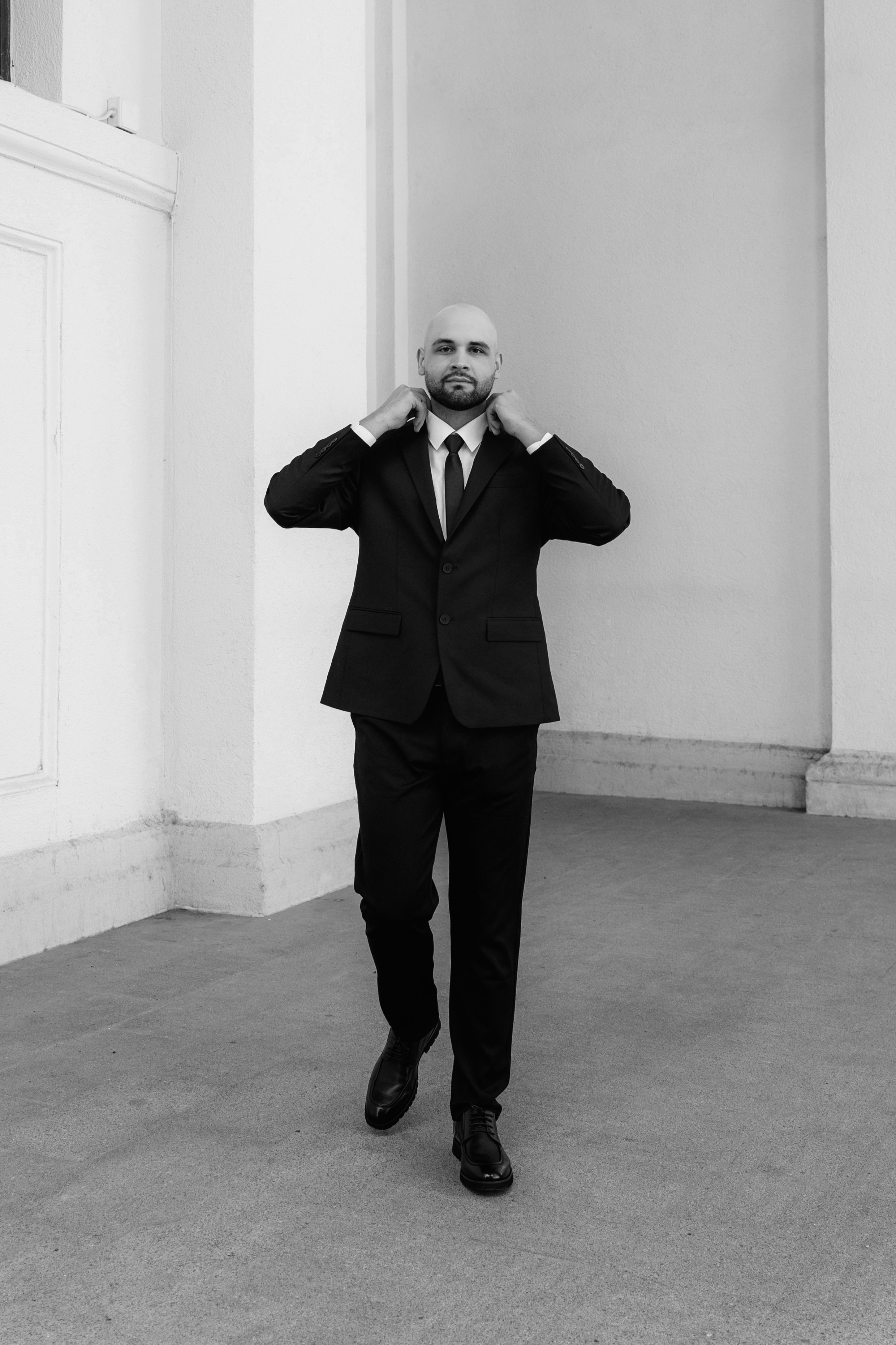 Любовь на фоне старого аэропорта. Ваш семейный фотограф в Минске — Вика Трегубова