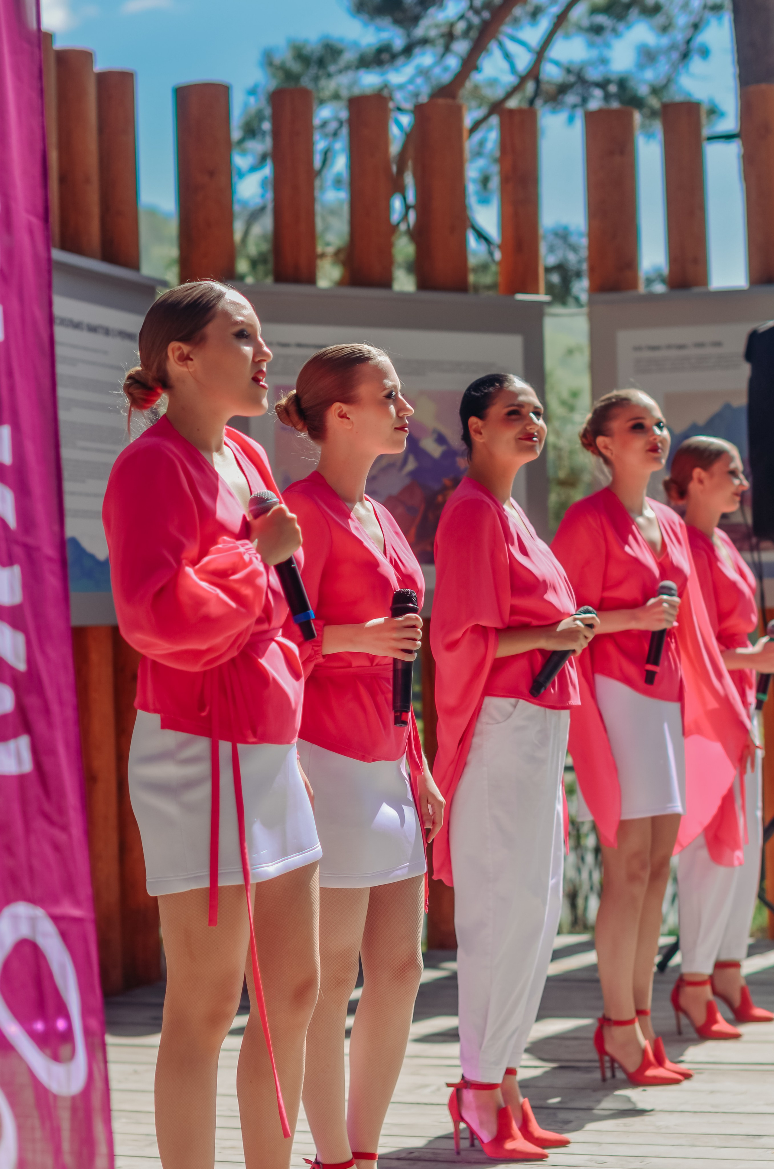 Фестиваль «Цветение Маральника на Алтае 2025». Фоторепортаж. Денисова Аля — фотограф для парных съемок и индивидуальных историй в Барнауле