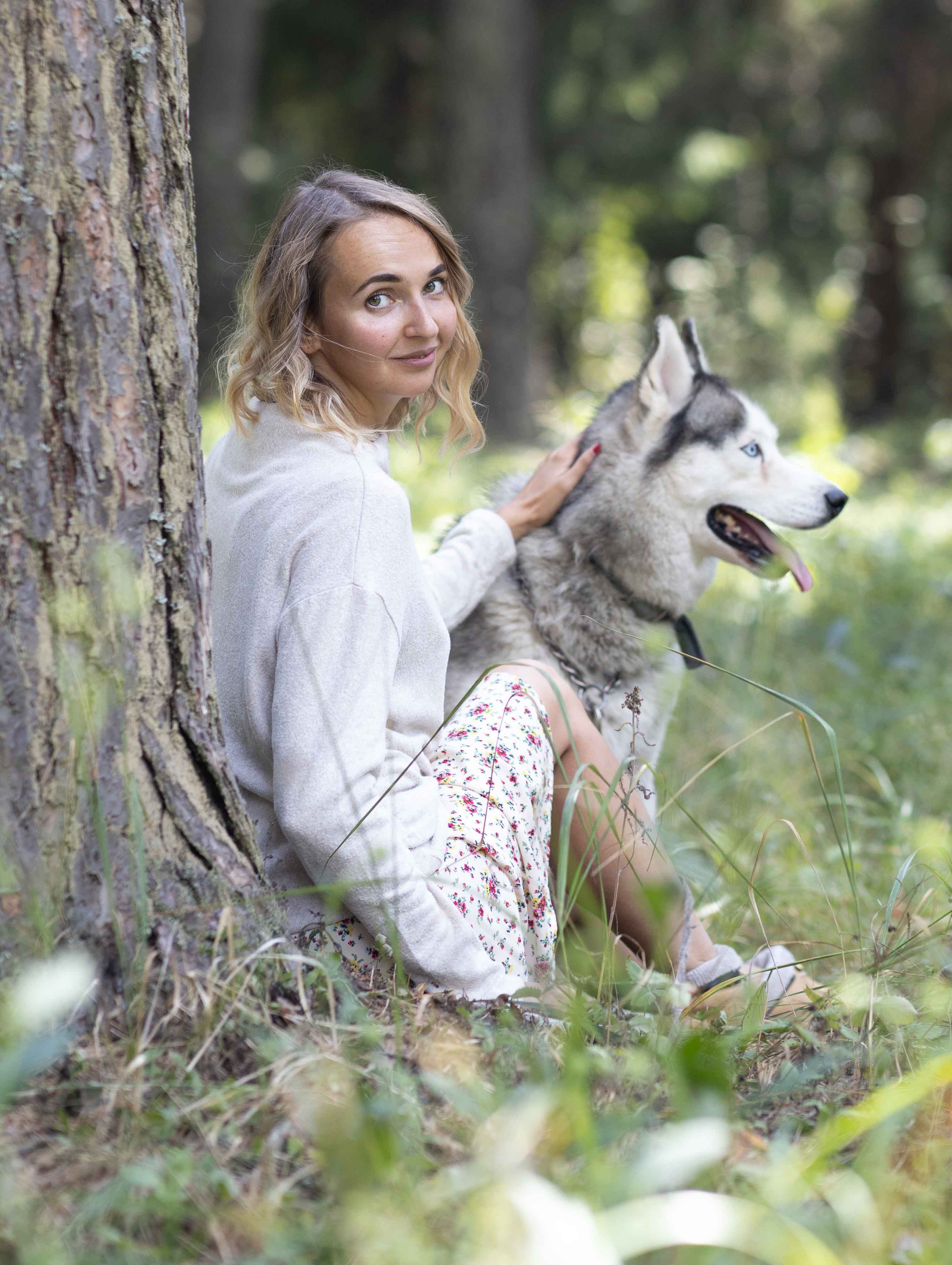 Люба и Гермес. Фотосессия в лесу. Портретный фотограф Екатерина Лысенко, Москва