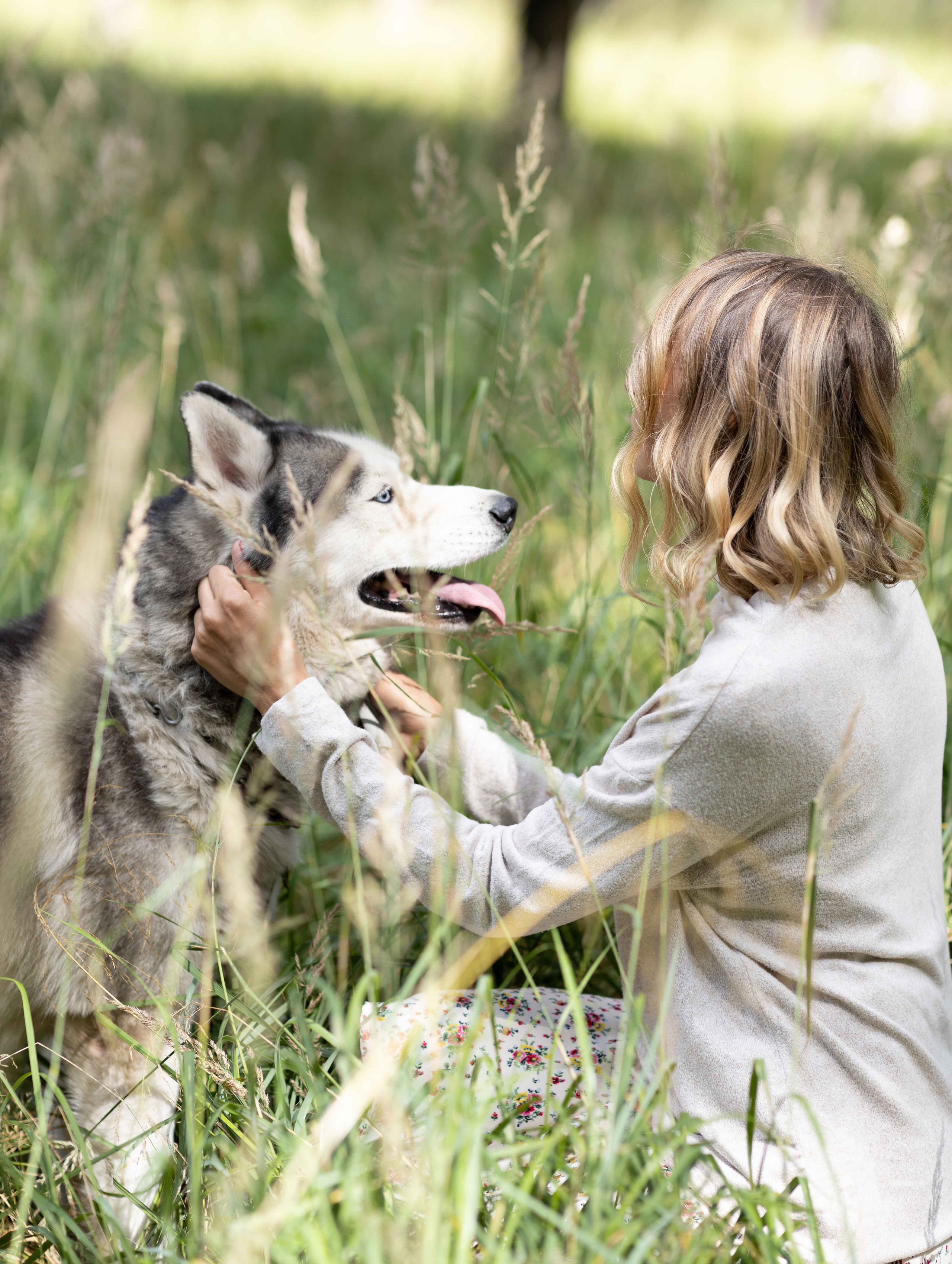Люба и Гермес. Фотосессия в лесу. Портретный фотограф Екатерина Лысенко, Москва