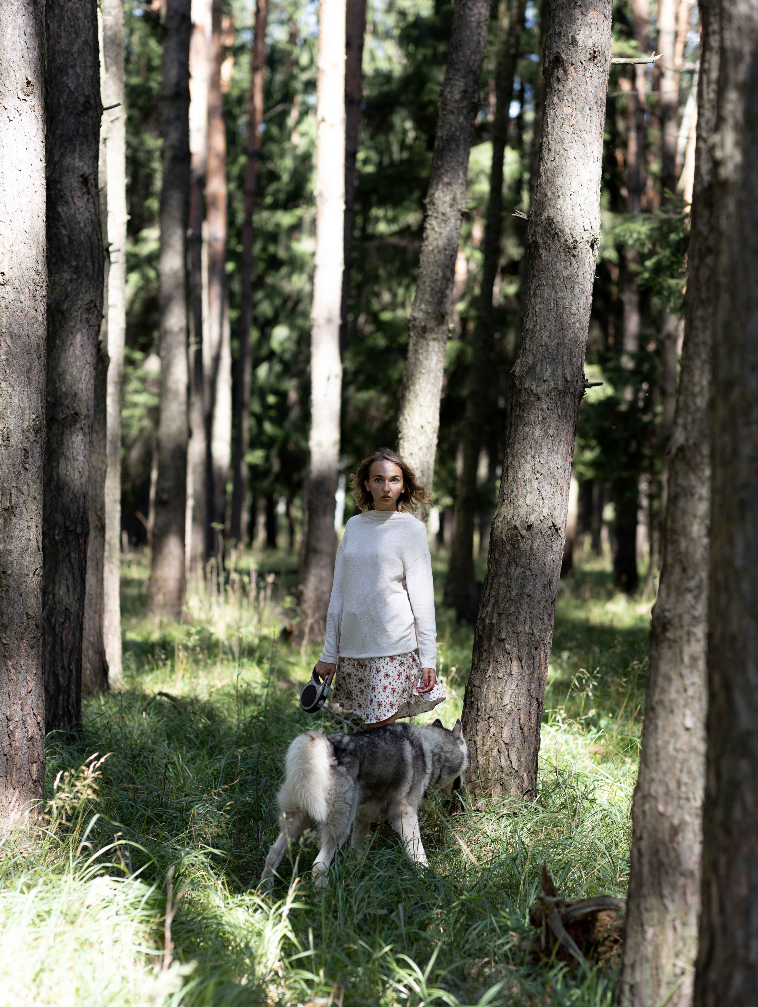 Люба и Гермес. Фотосессия в лесу. Портретный фотограф Екатерина Лысенко, Москва