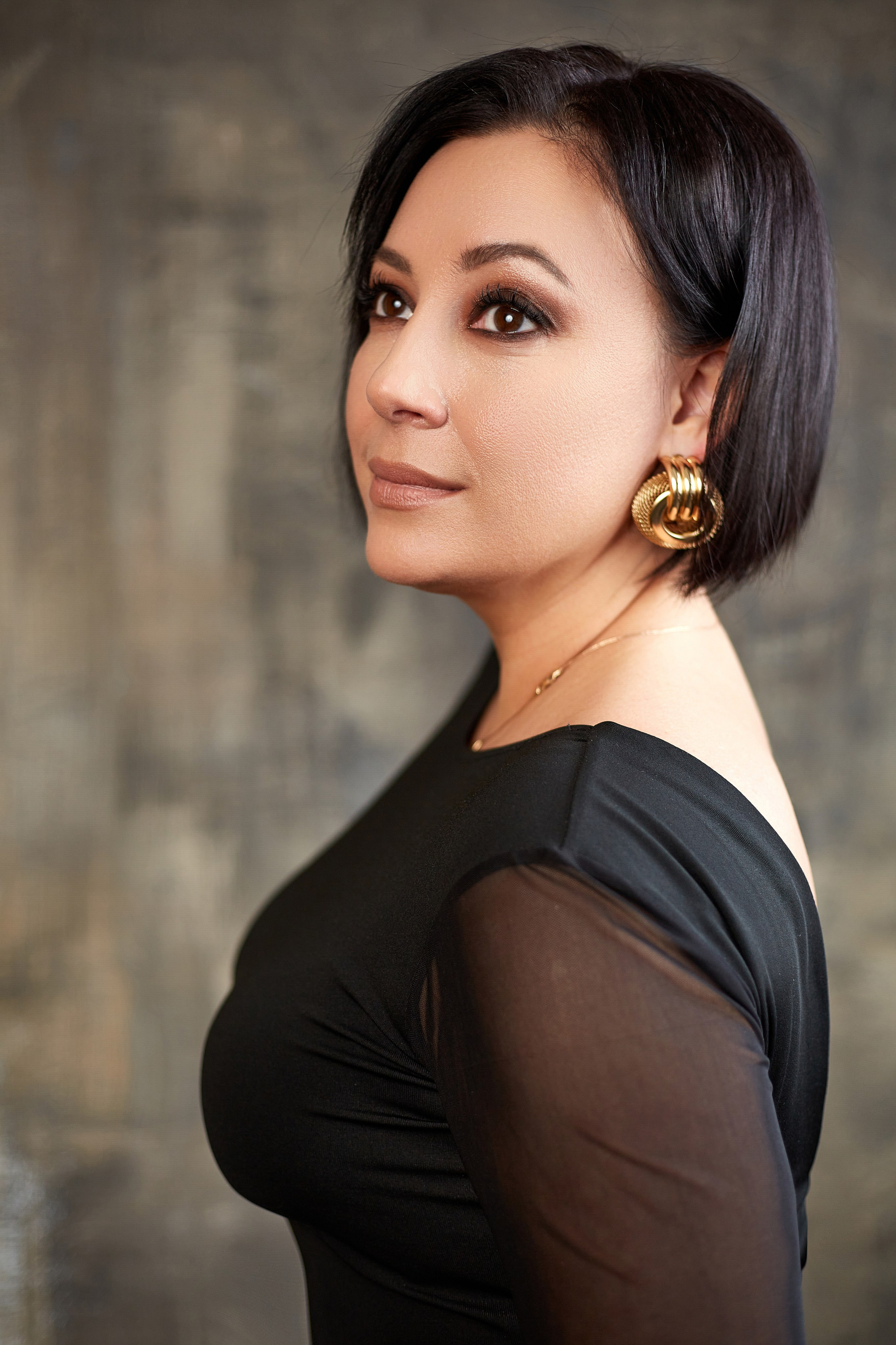 Бизнес-портрет в студии (Пенза) — профессиональная фотосессия для личного бренда и резюме. Деловой портрет в Пензе — фотосъемка для LinkedIn, сайта компании и соцсетей. Профессиональный бизнес-портрет в Пензе — фотосессия в деловом стиле с ретушью. Корпоративный портрет в Пензе — студийная съемка для предпринимателей и компаний. Фото для резюме и делового профиля (Пенза) — строгий стиль, естественный свет, профессиональная обработка.