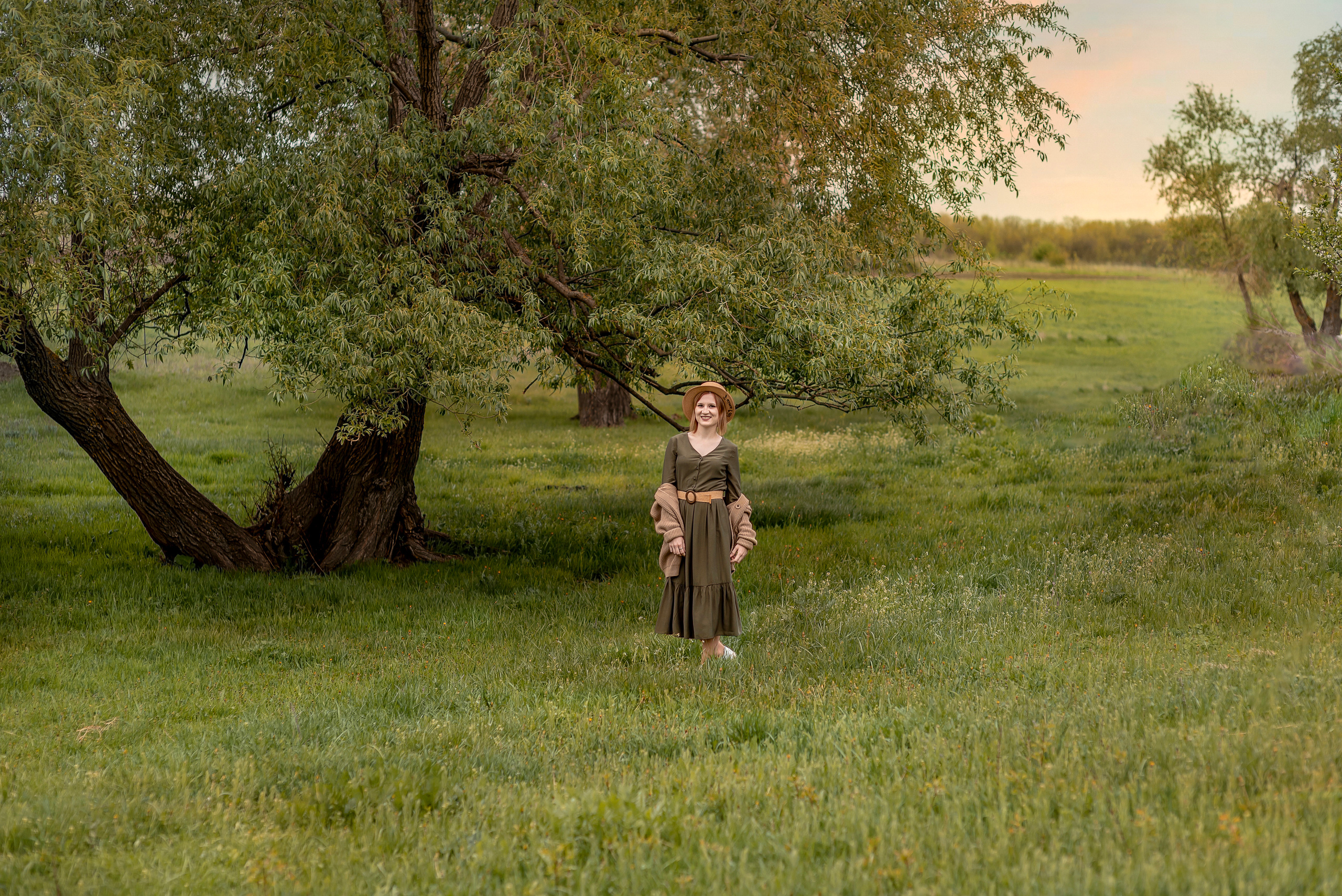Ангелина в цветущем саду 2022. Семейный и детский фотограф Наталья Горда