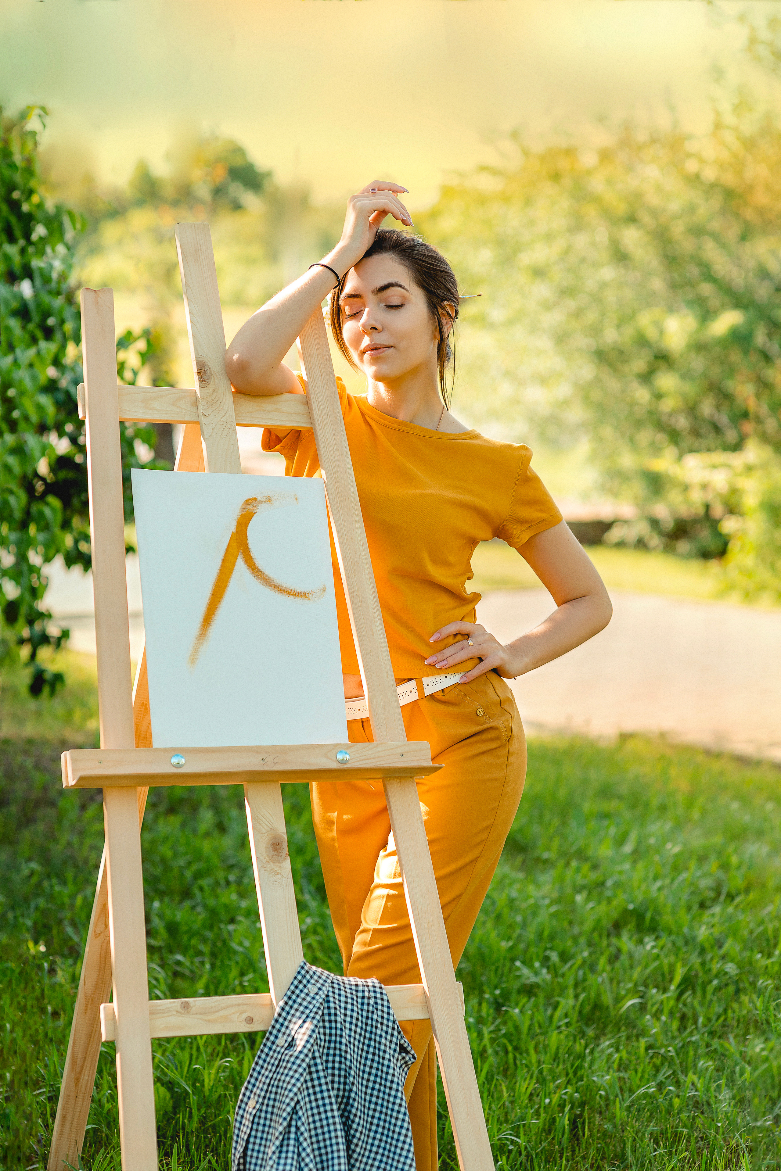 Съемка девушки с мольбертом. Семейный и детский фотограф Наталья Горда
