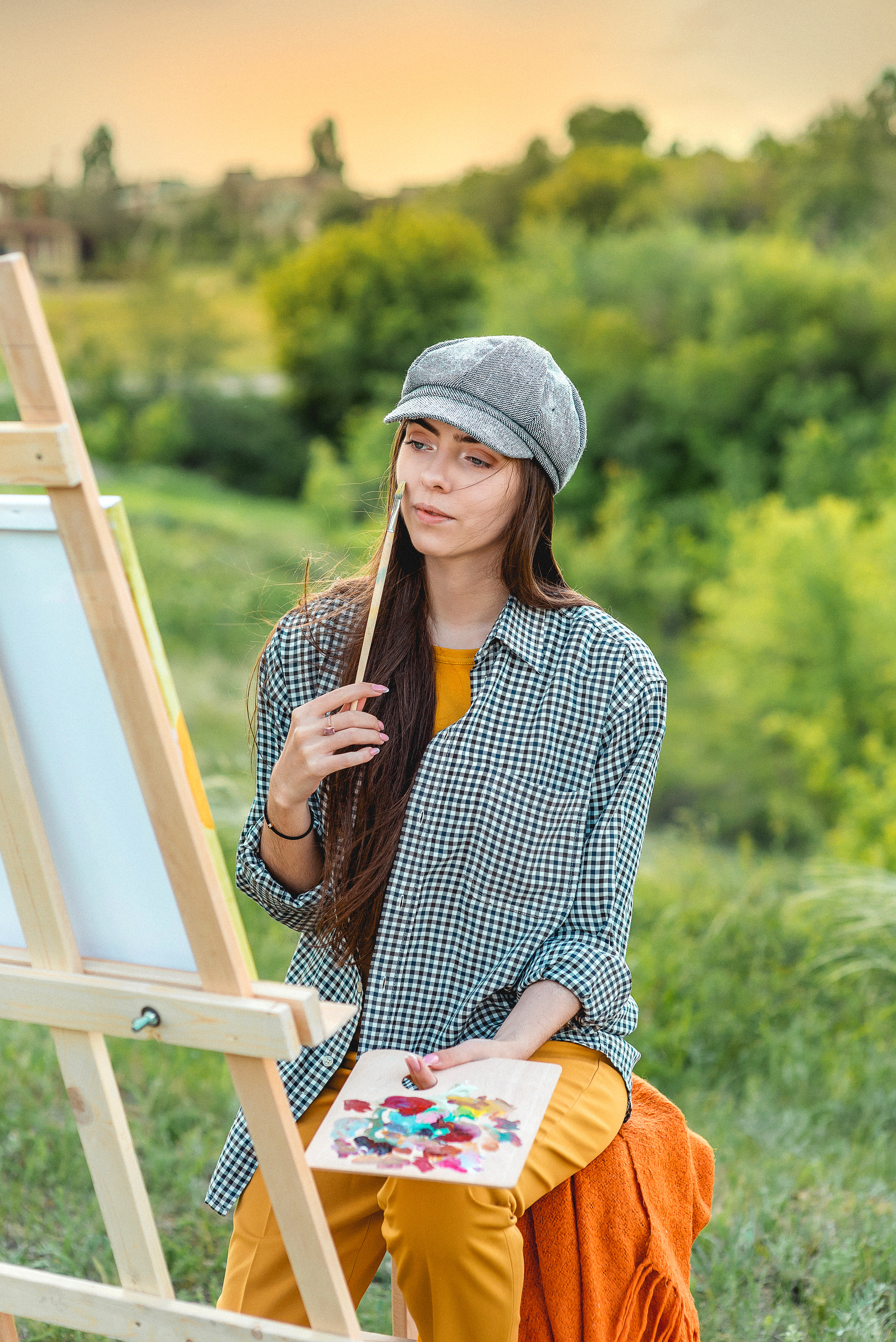 Съемка девушки с мольбертом. Семейный и детский фотограф Наталья Горда