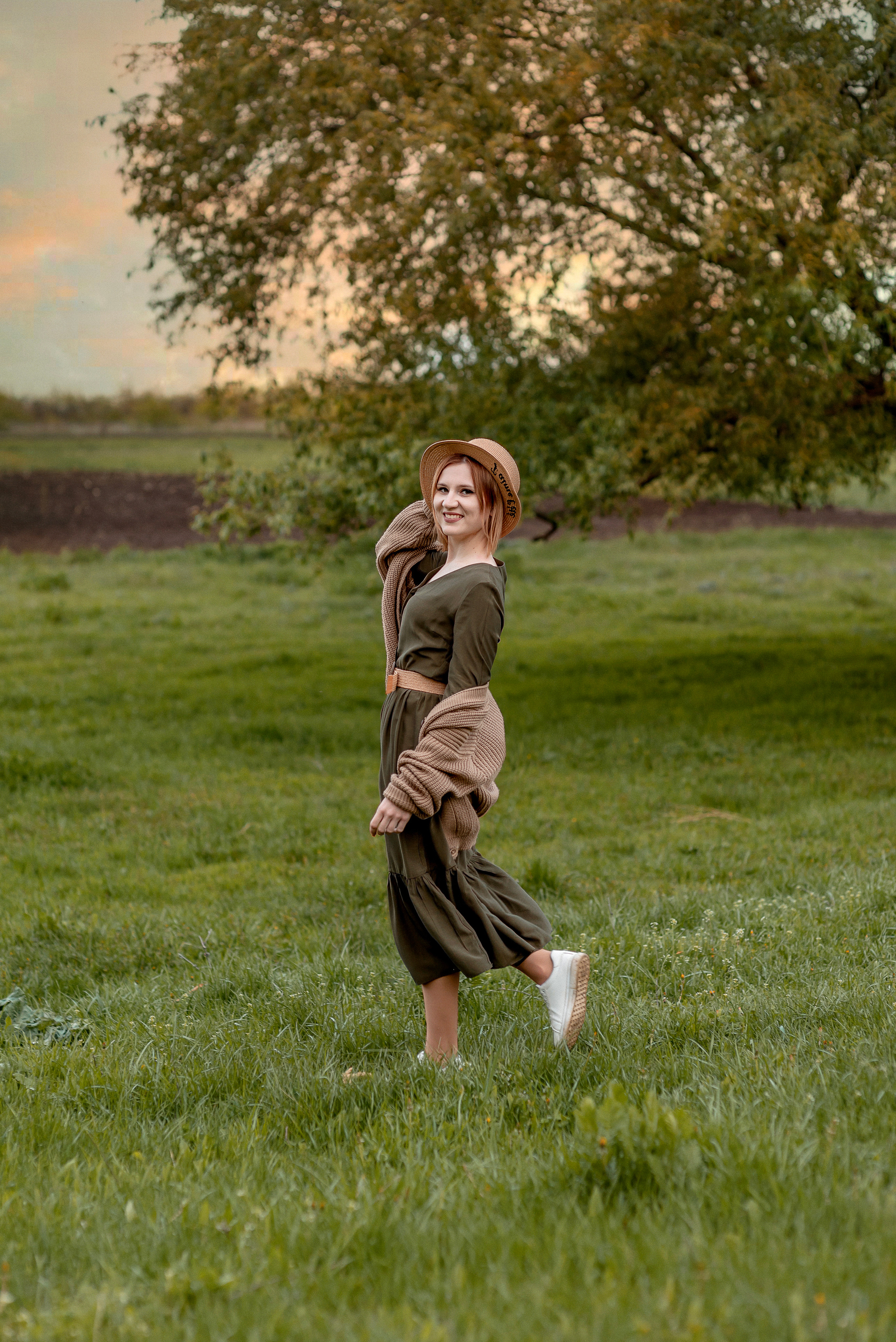 Ангелина в цветущем саду 2022. Семейный и детский фотограф Наталья Горда