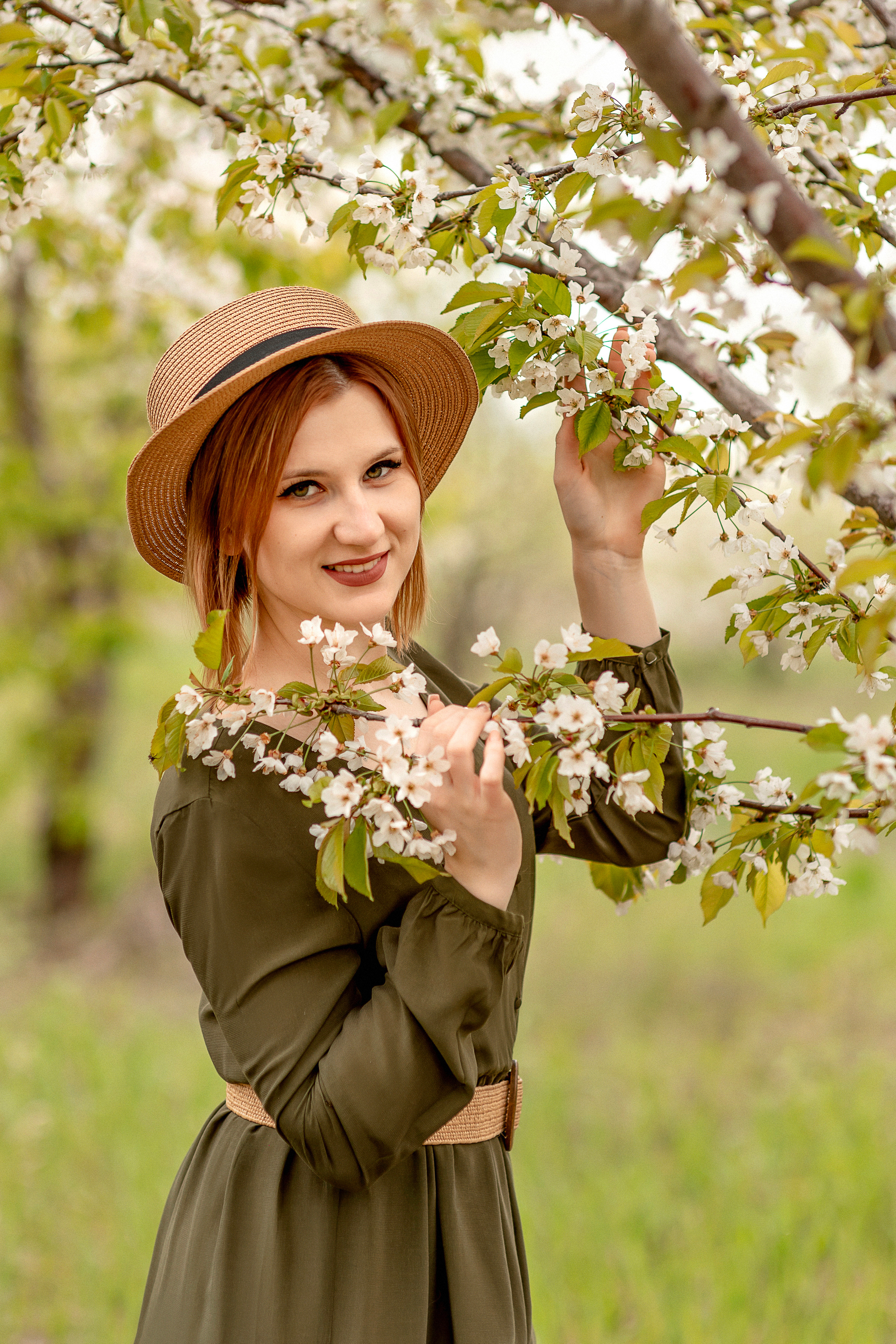 Ангелина в цветущем саду 2022. Семейный и детский фотограф Наталья Горда