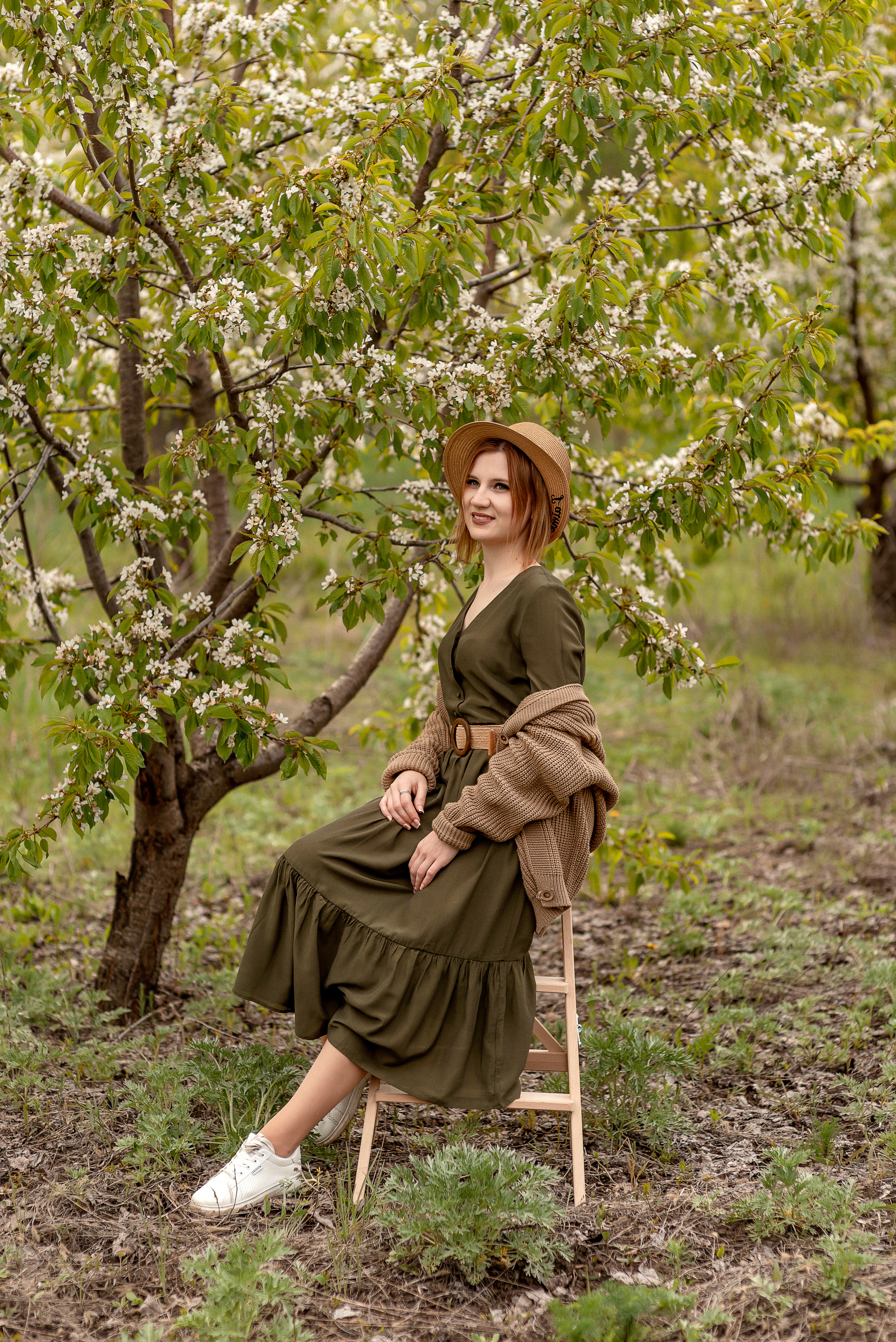 Ангелина в цветущем саду 2022. Семейный и детский фотограф Наталья Горда