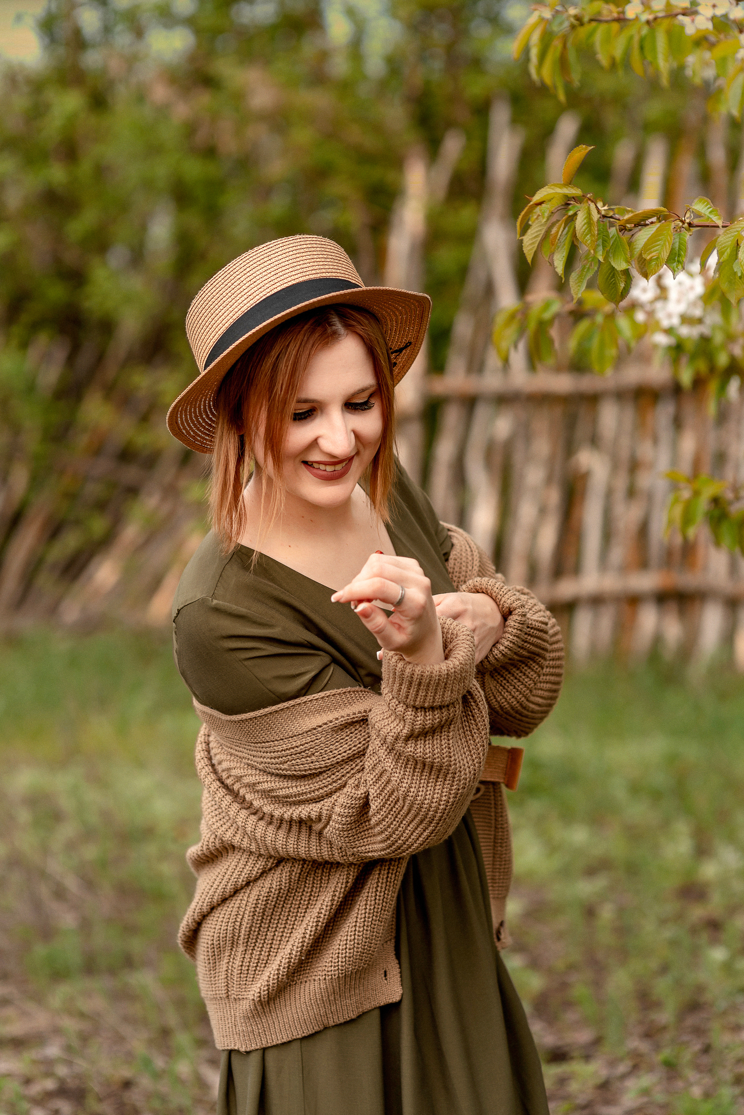 Ангелина в цветущем саду 2022. Семейный и детский фотограф Наталья Горда