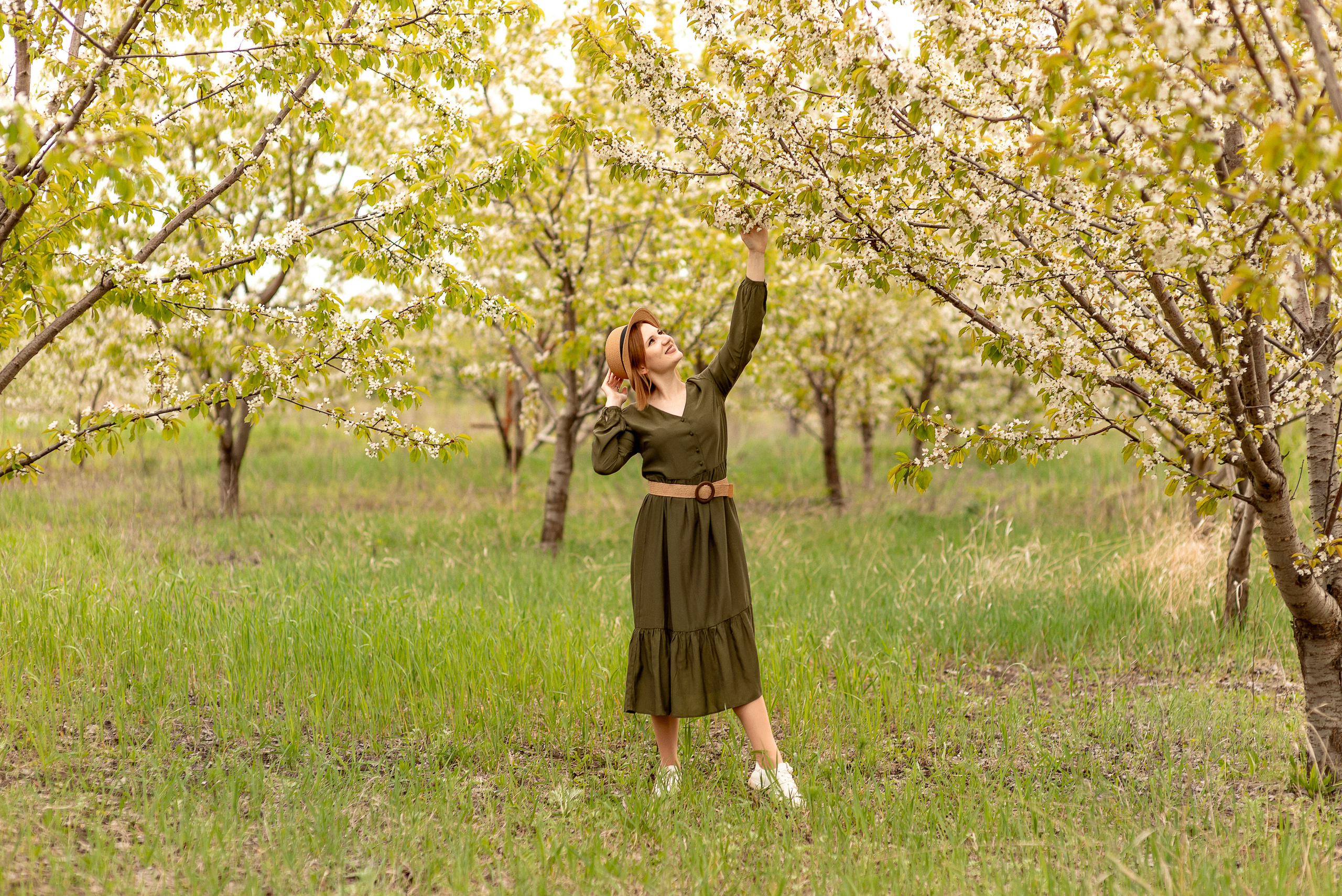 Ангелина в цветущем саду 2022. Семейный и детский фотограф Наталья Горда