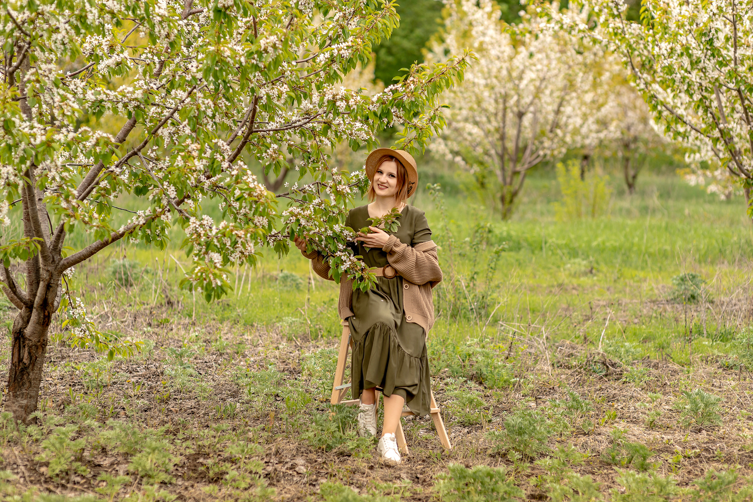 Ангелина в цветущем саду 2022. Семейный и детский фотограф Наталья Горда