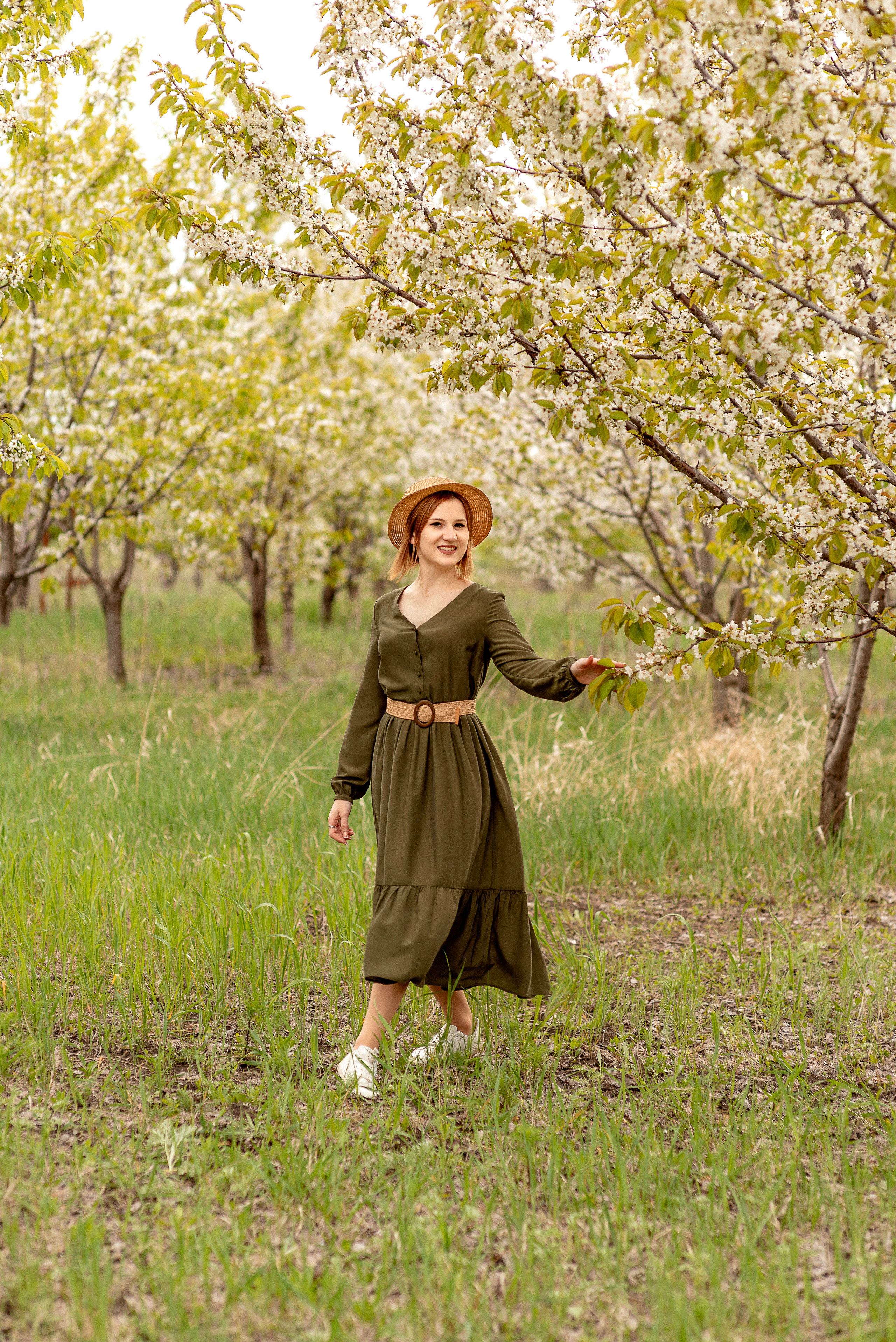 Ангелина в цветущем саду 2022. Семейный и детский фотограф Наталья Горда
