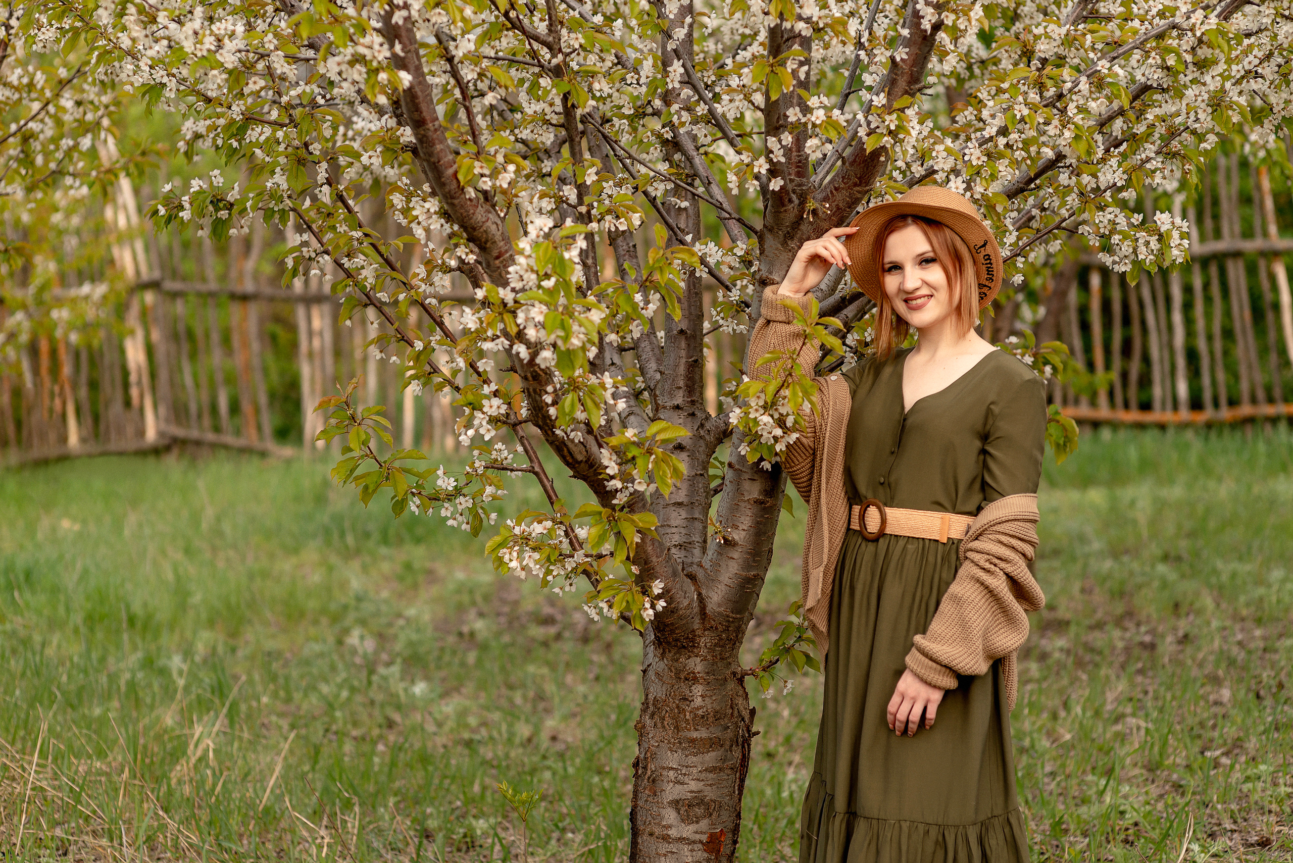 Ангелина в цветущем саду 2022. Семейный и детский фотограф Наталья Горда
