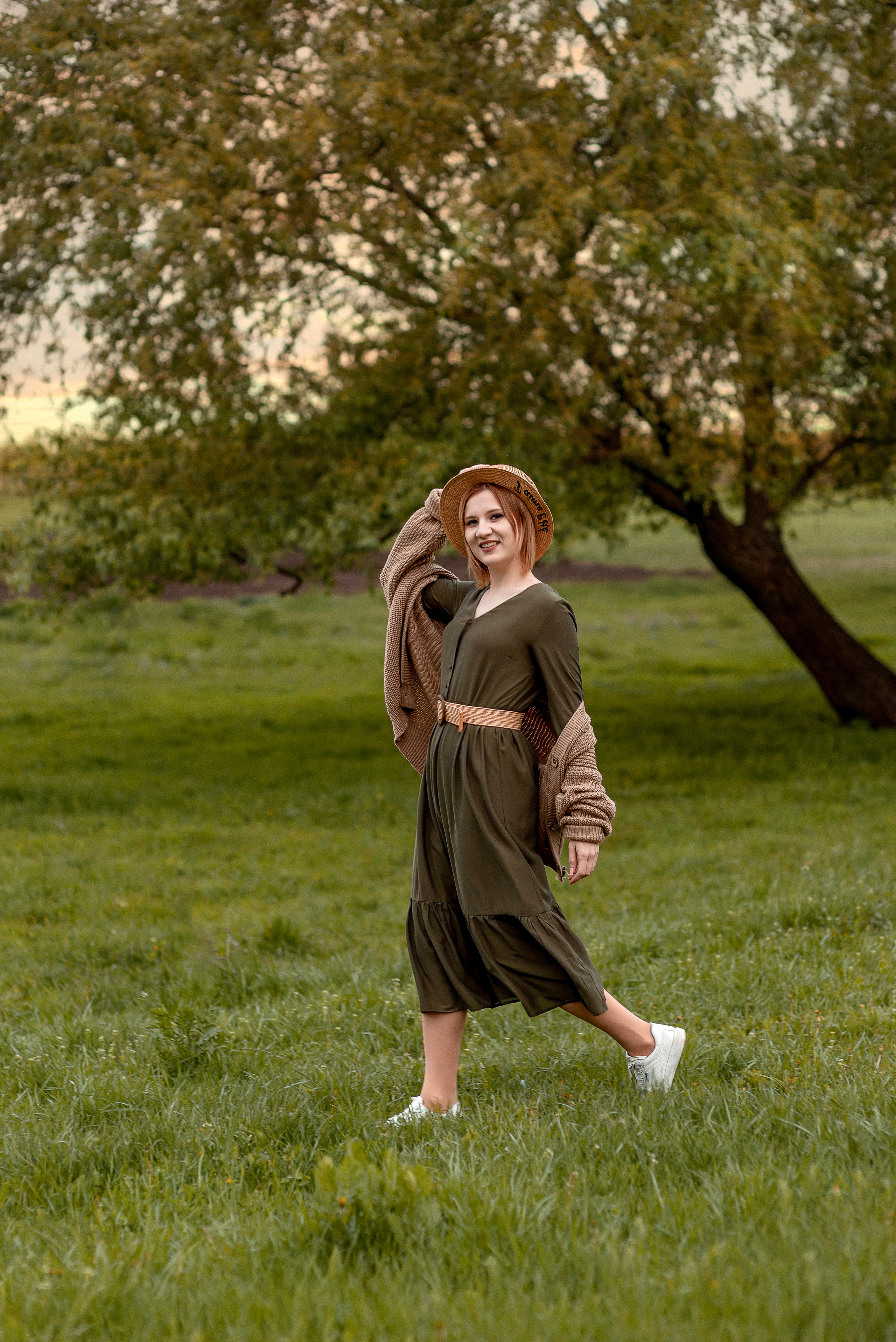 Ангелина в цветущем саду 2022. Семейный и детский фотограф Наталья Горда