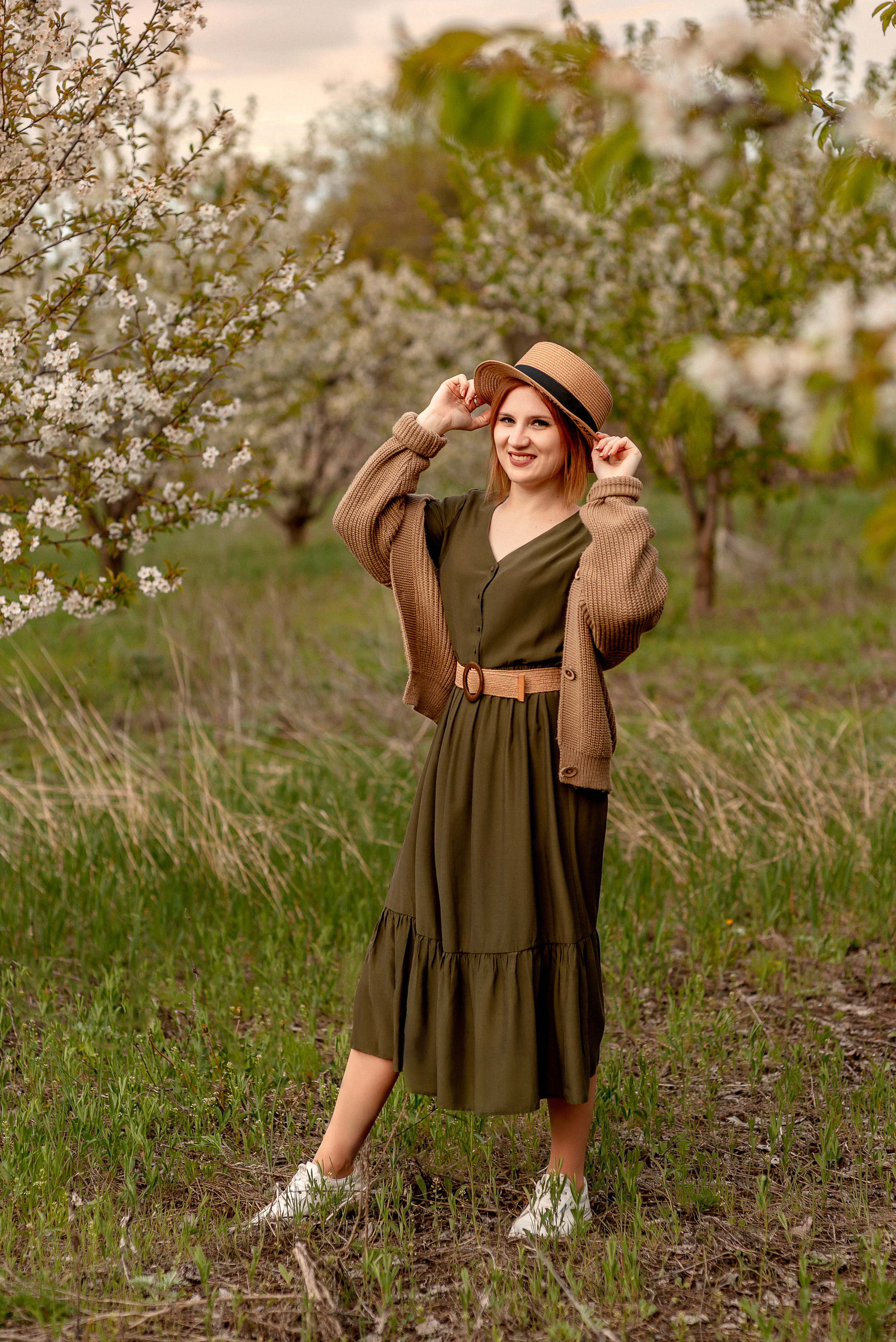 Ангелина в цветущем саду 2022. Семейный и детский фотограф Наталья Горда