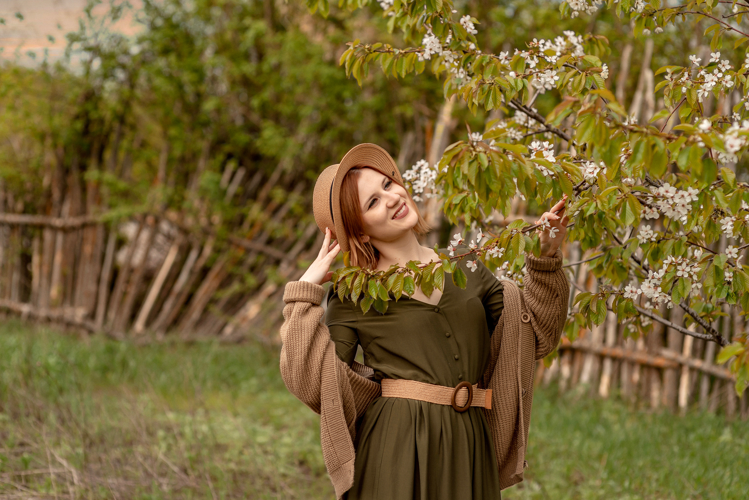 Ангелина в цветущем саду 2022. Семейный и детский фотограф Наталья Горда