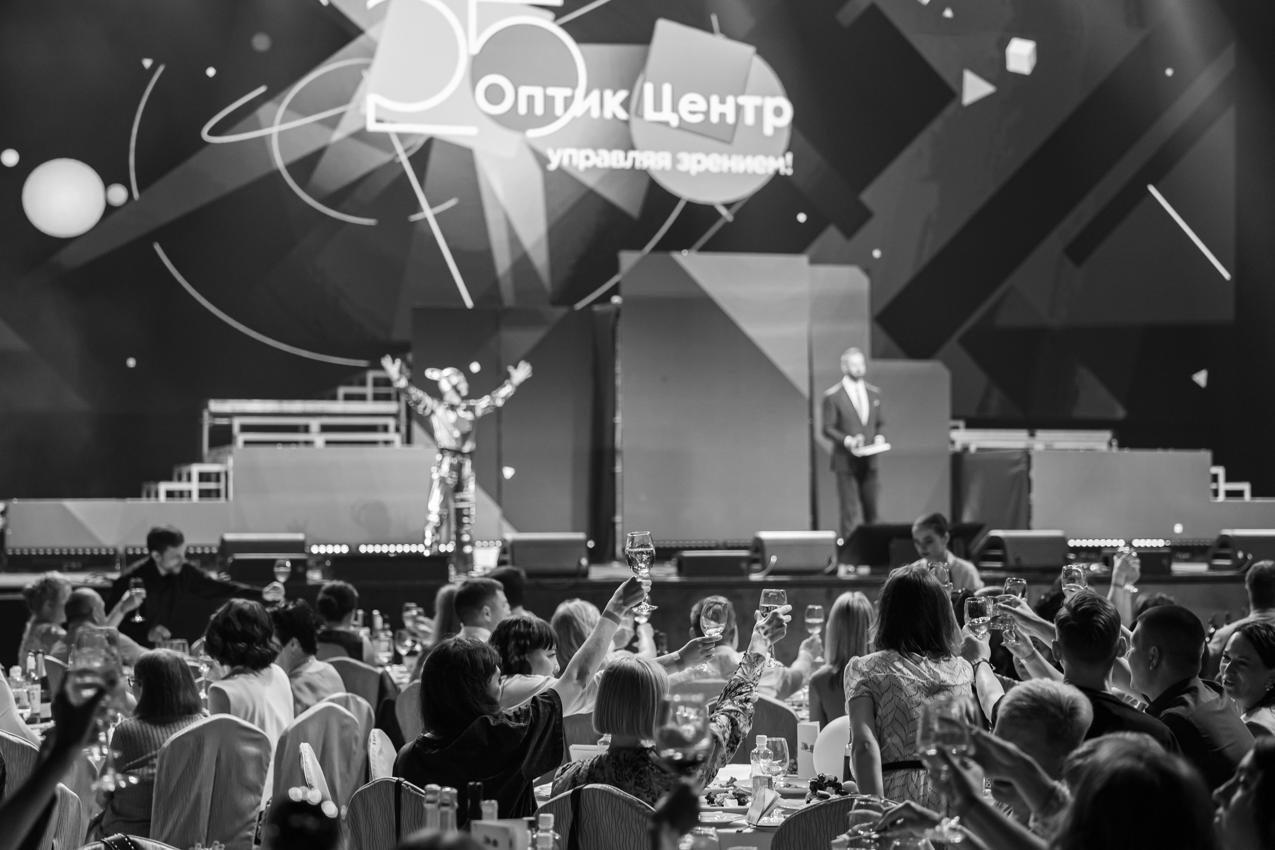 Оптик центр 25 лет. Фотограф свадебный, репортажный, индивидуальный, фото для маркетплейсов, брендов, автосалонов