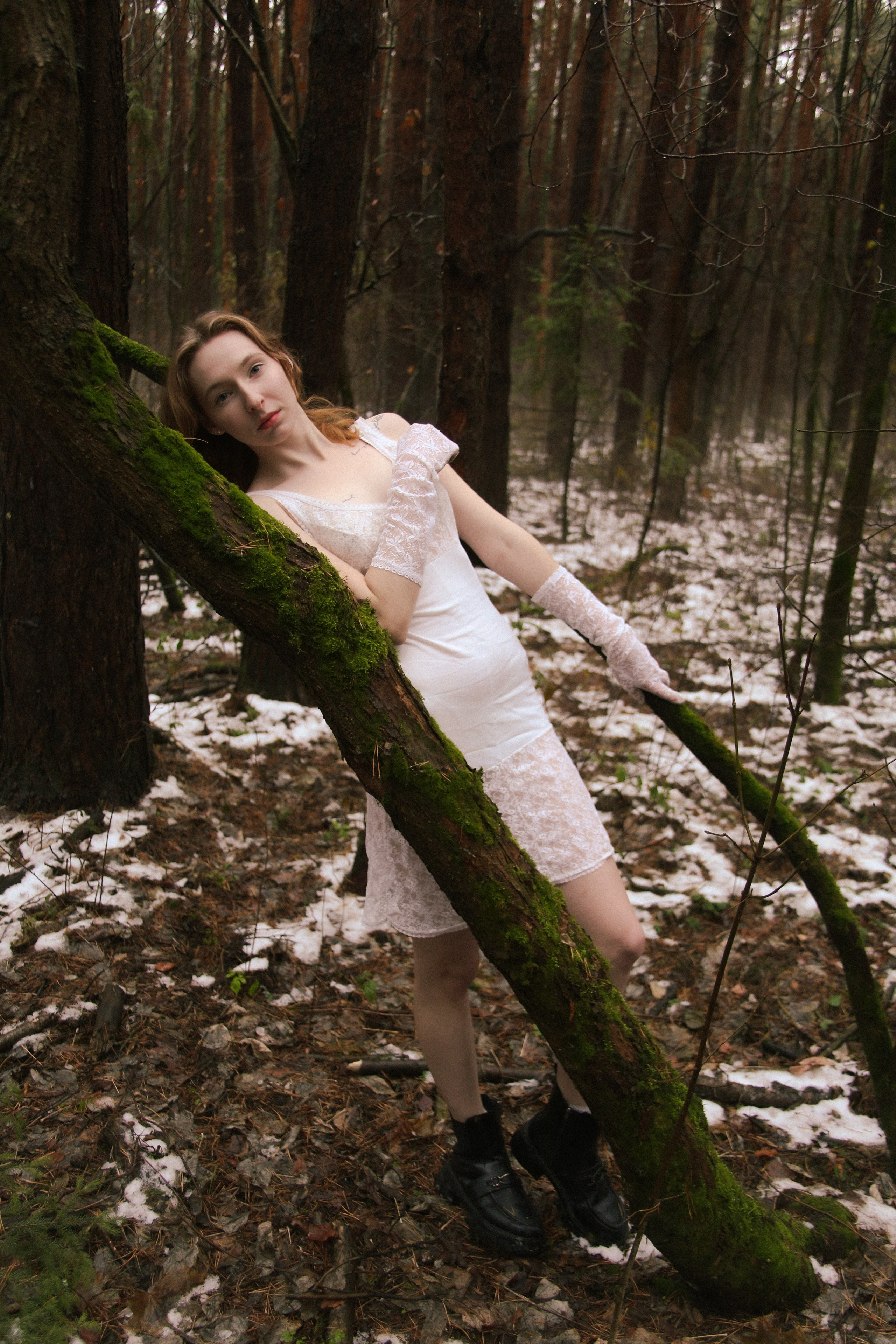 Полина на снегу босиком. Фотограф Пермь. Фотосессия в фотостудии Перми и на свежем воздухе