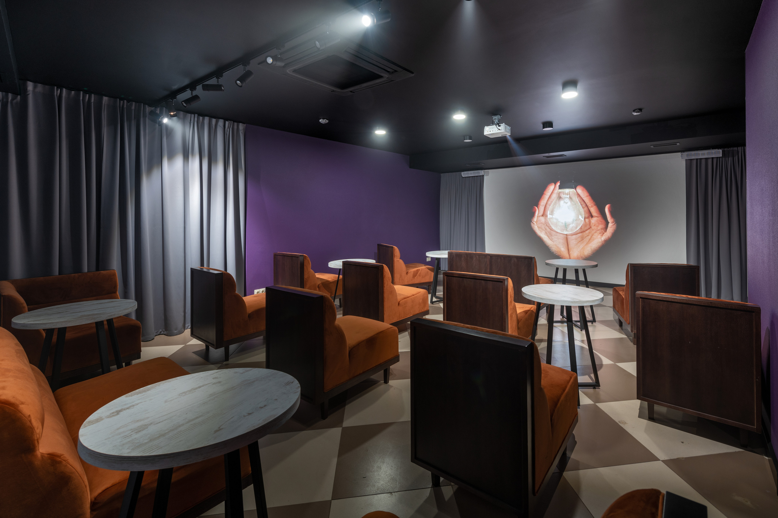 Интерьер клуба. Фотосъёмка интерьеров и архитектуры гостиниц, промышленная съёмка