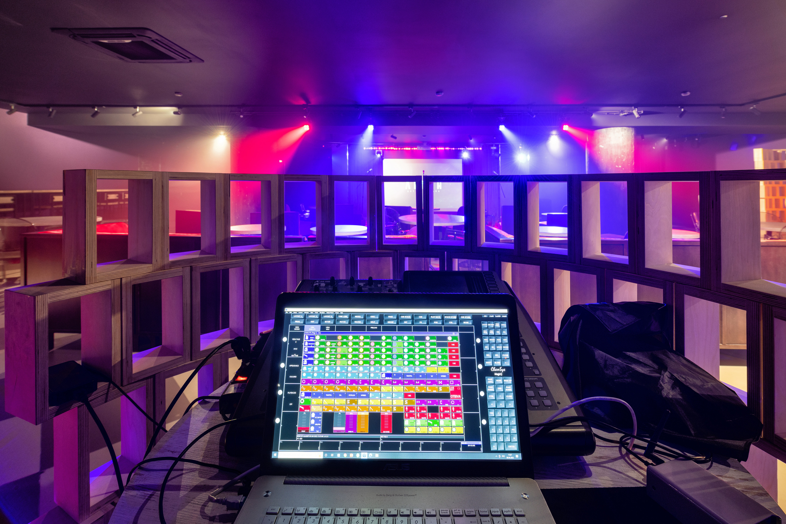 Интерьер клуба. Фотосъёмка интерьеров и архитектуры гостиниц, промышленная съёмка