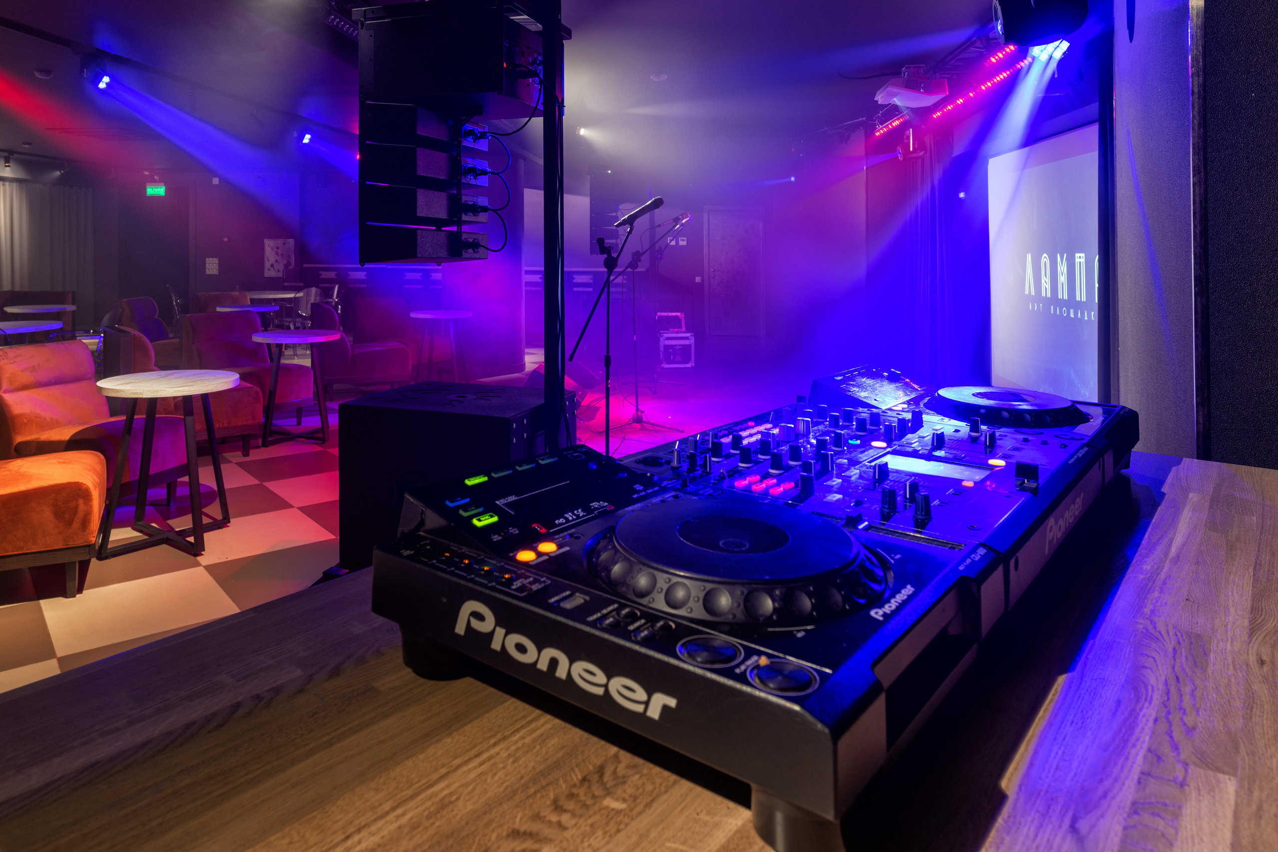 Интерьер клуба. Фотосъёмка интерьеров и архитектуры гостиниц, промышленная съёмка