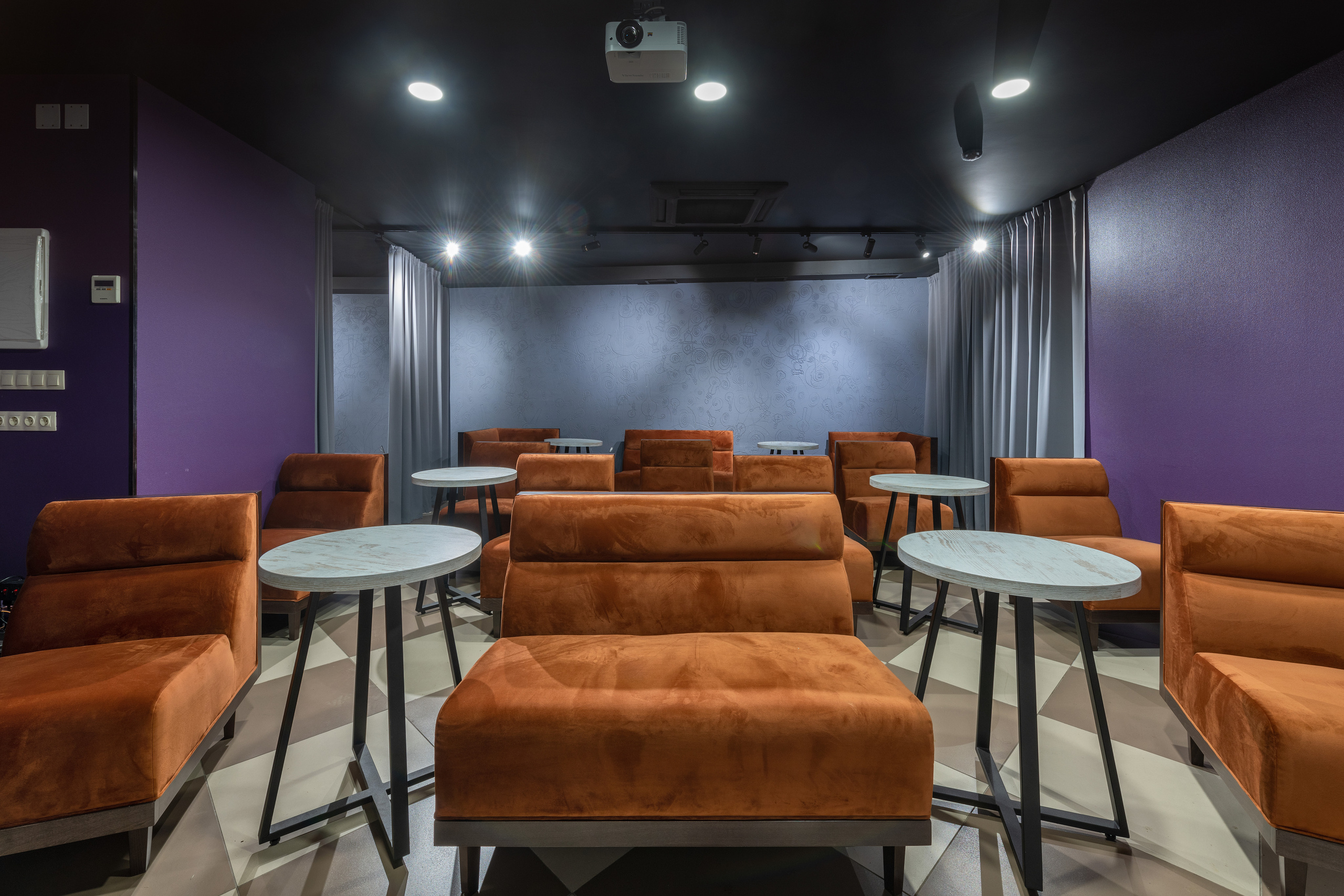 Интерьер клуба. Фотосъёмка интерьеров и архитектуры гостиниц, промышленная съёмка