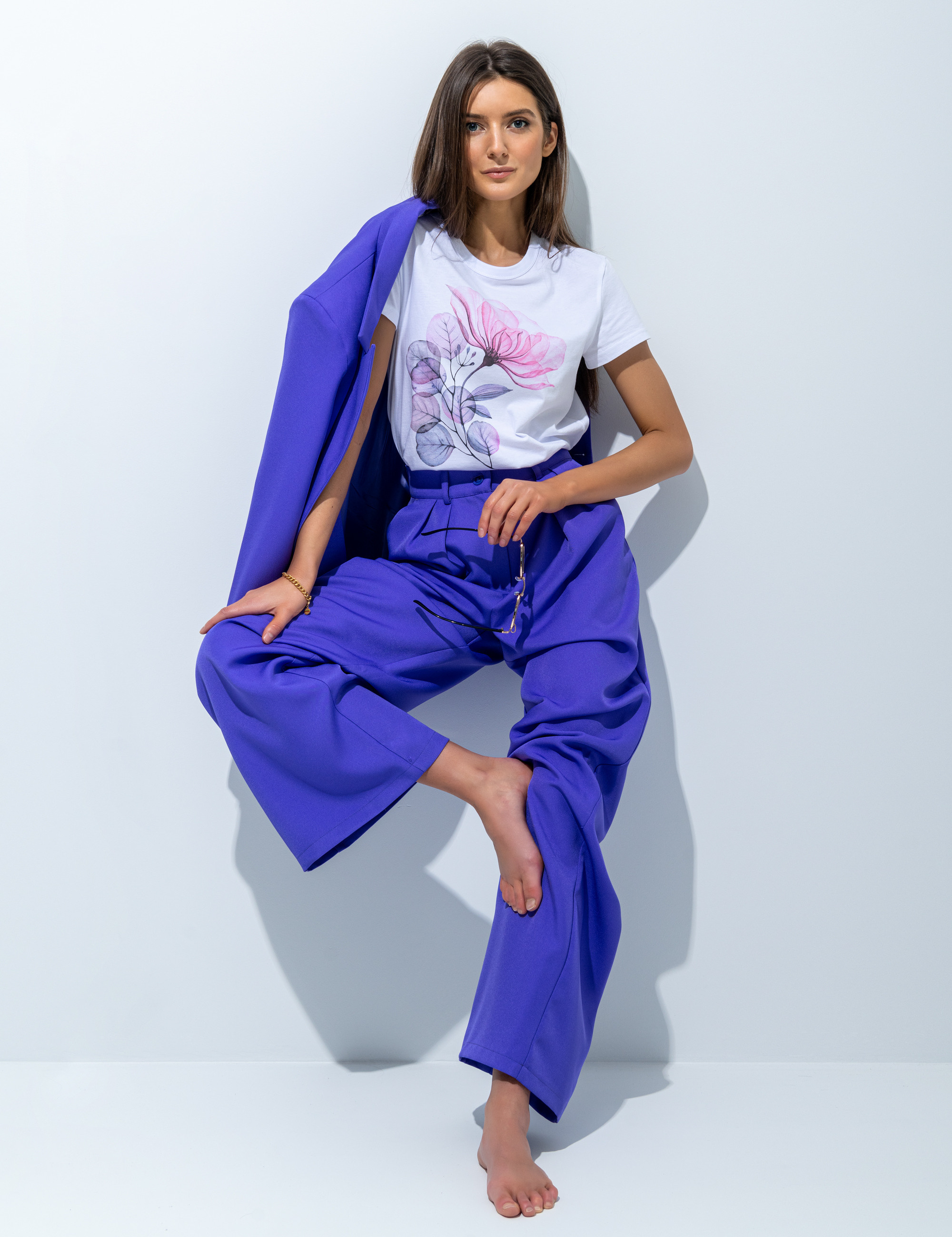 Для Wildberries, Ozon, СберМегамаркет, Авито и других маркетплейсов. Фотосъёмка интерьеров и архитектуры гостиниц, промышленная съёмка