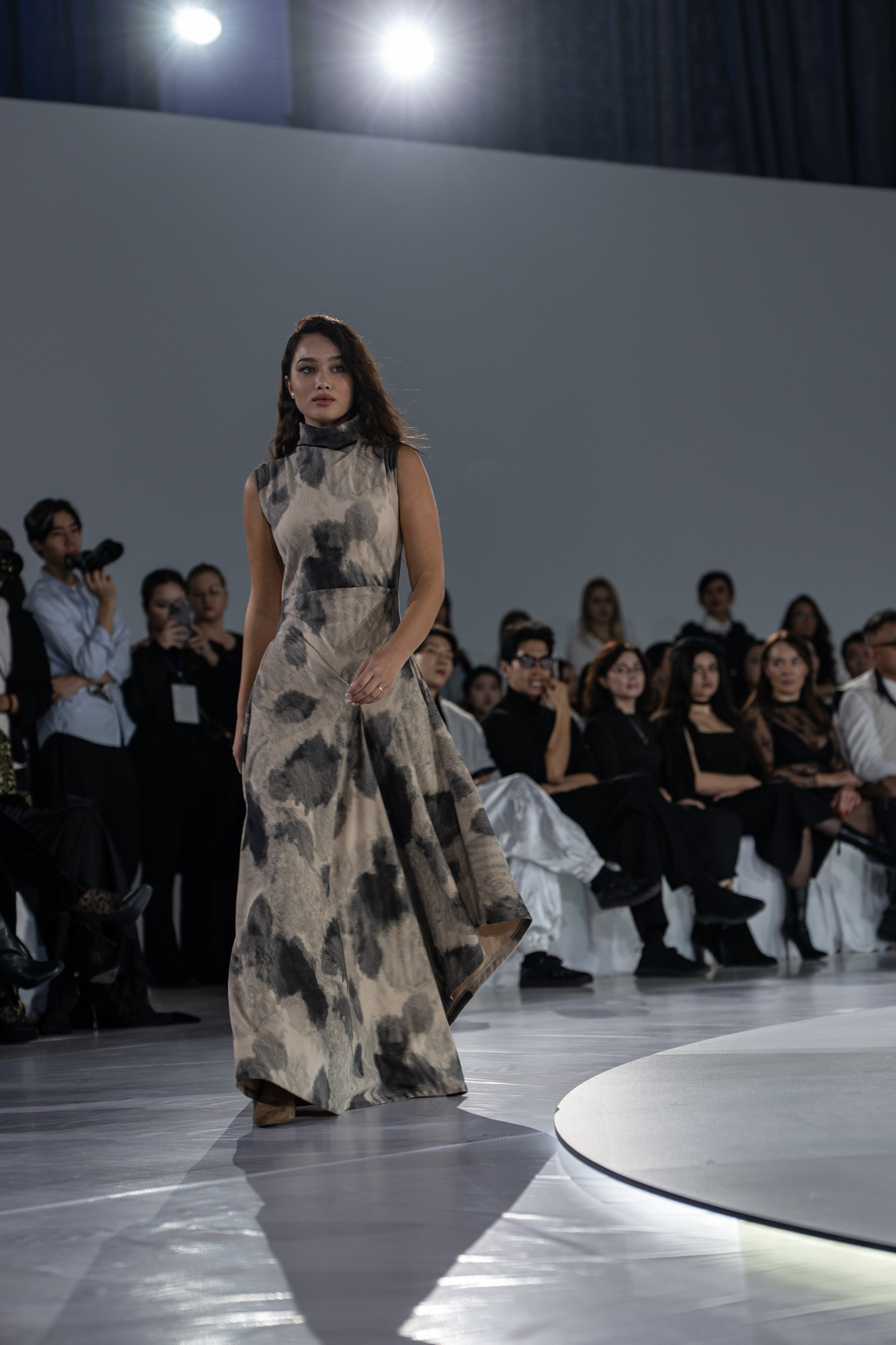 Design August. Сайт Алматинского НЮ АРТ, будуар и фэшн фотографа Дениса Карпенко