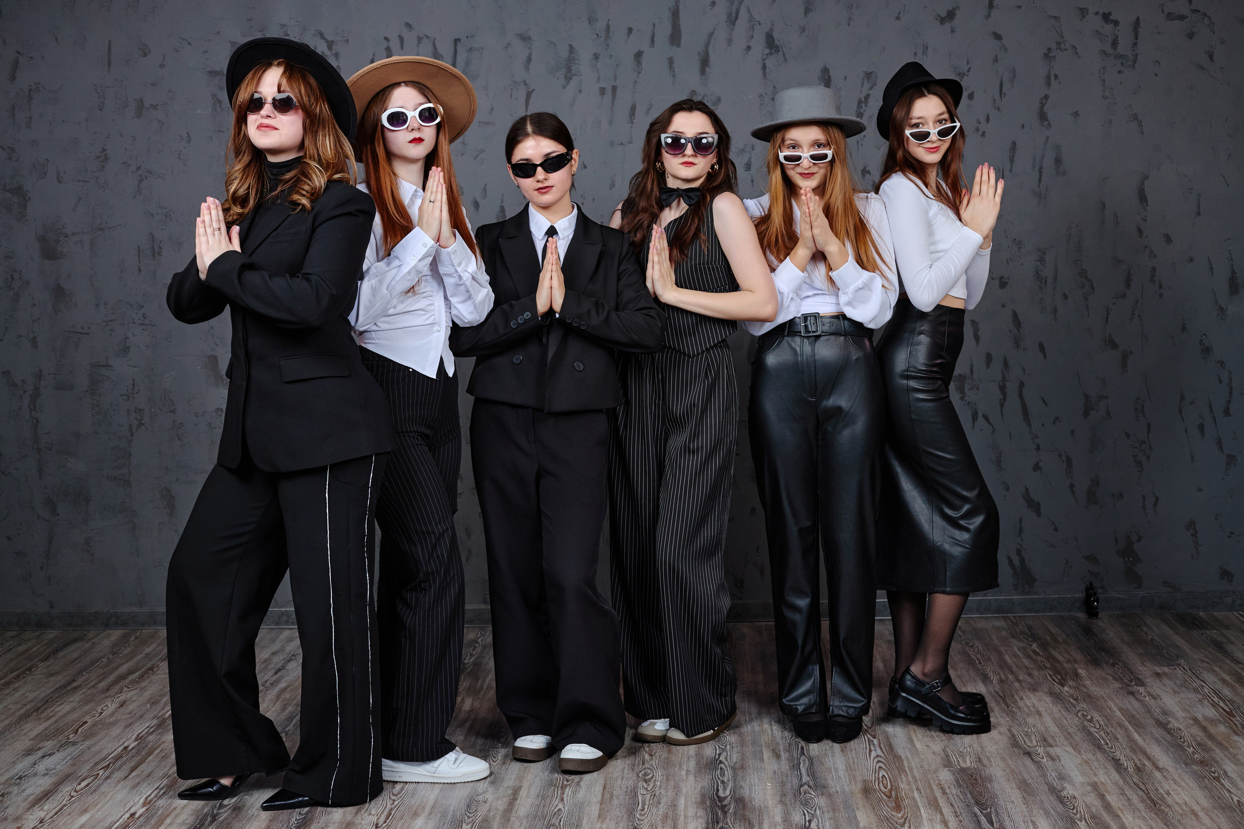 Сьемка выпускного альбома в студии DARK LOFT таганрог. Фотограф Выпускные альбомы Таганрог Сергей Коробченко