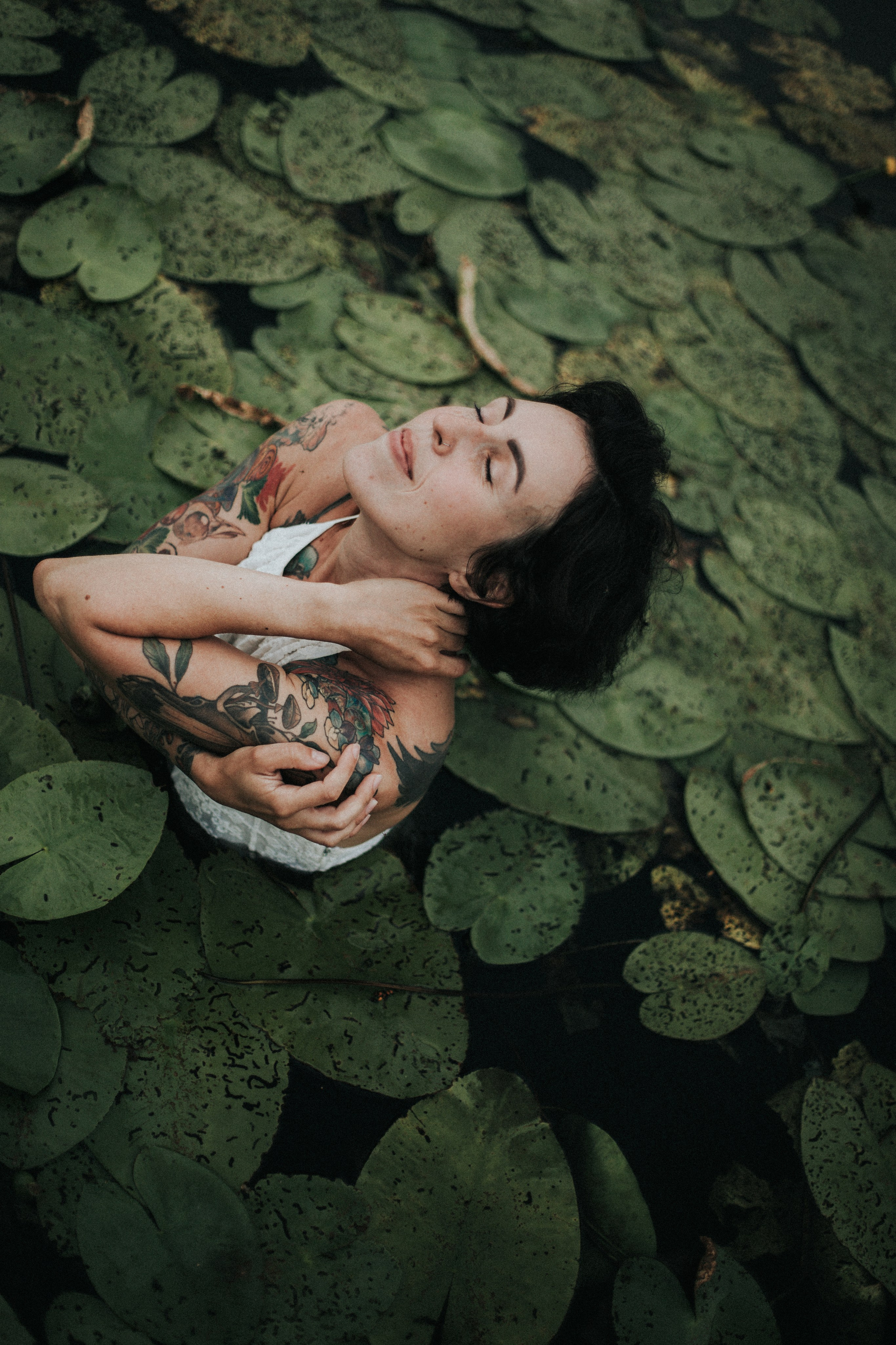 Есенин у реки. Фотограф в Нижнем Новгороде