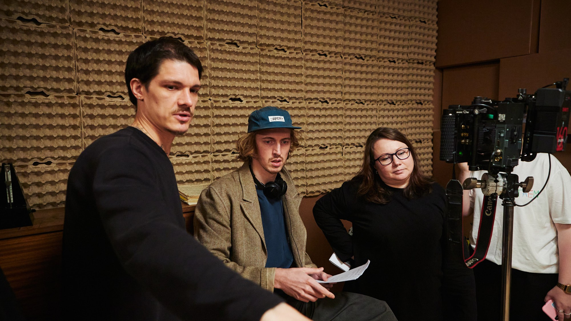Бэкстейдж сериала «Школота» — репортажная фотосъёмка съёмочного процесса. Репортажный фотограф в Москве — Дмитрий Тарасов | Съёмка мероприятий, концертов, корпоративов